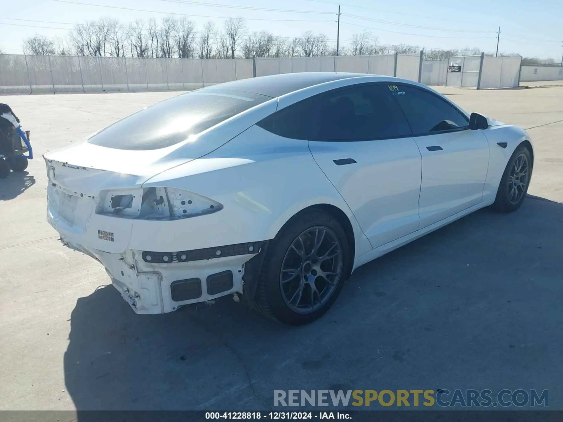 4 fotografías del automóvil dañado 5YJSA1E69NF486471 TESLA MODEL S 2022