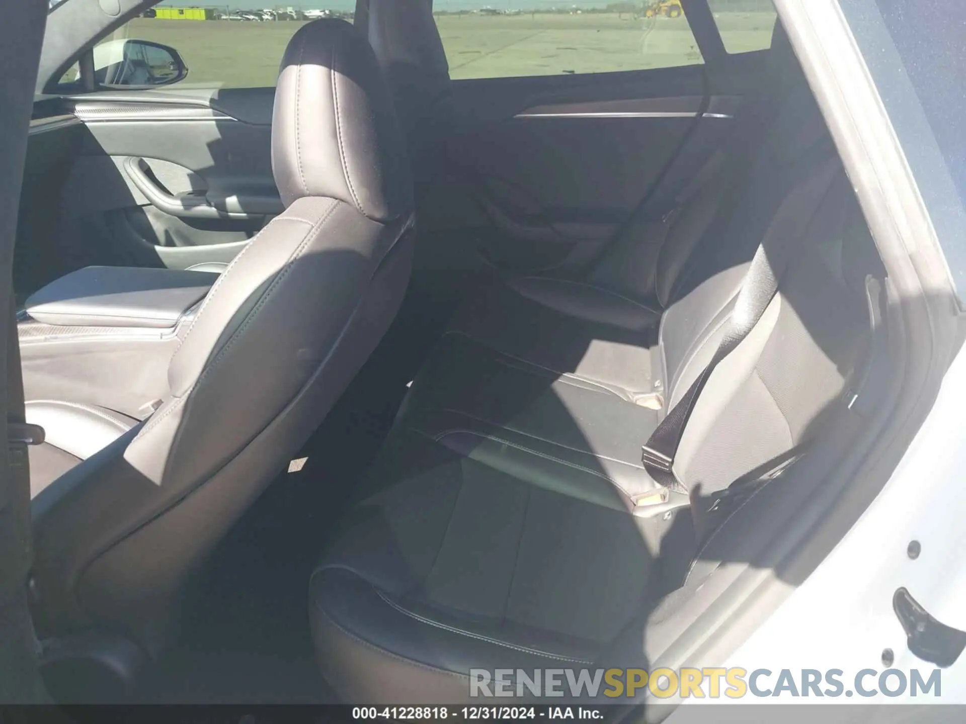 8 fotografías del automóvil dañado 5YJSA1E69NF486471 TESLA MODEL S 2022