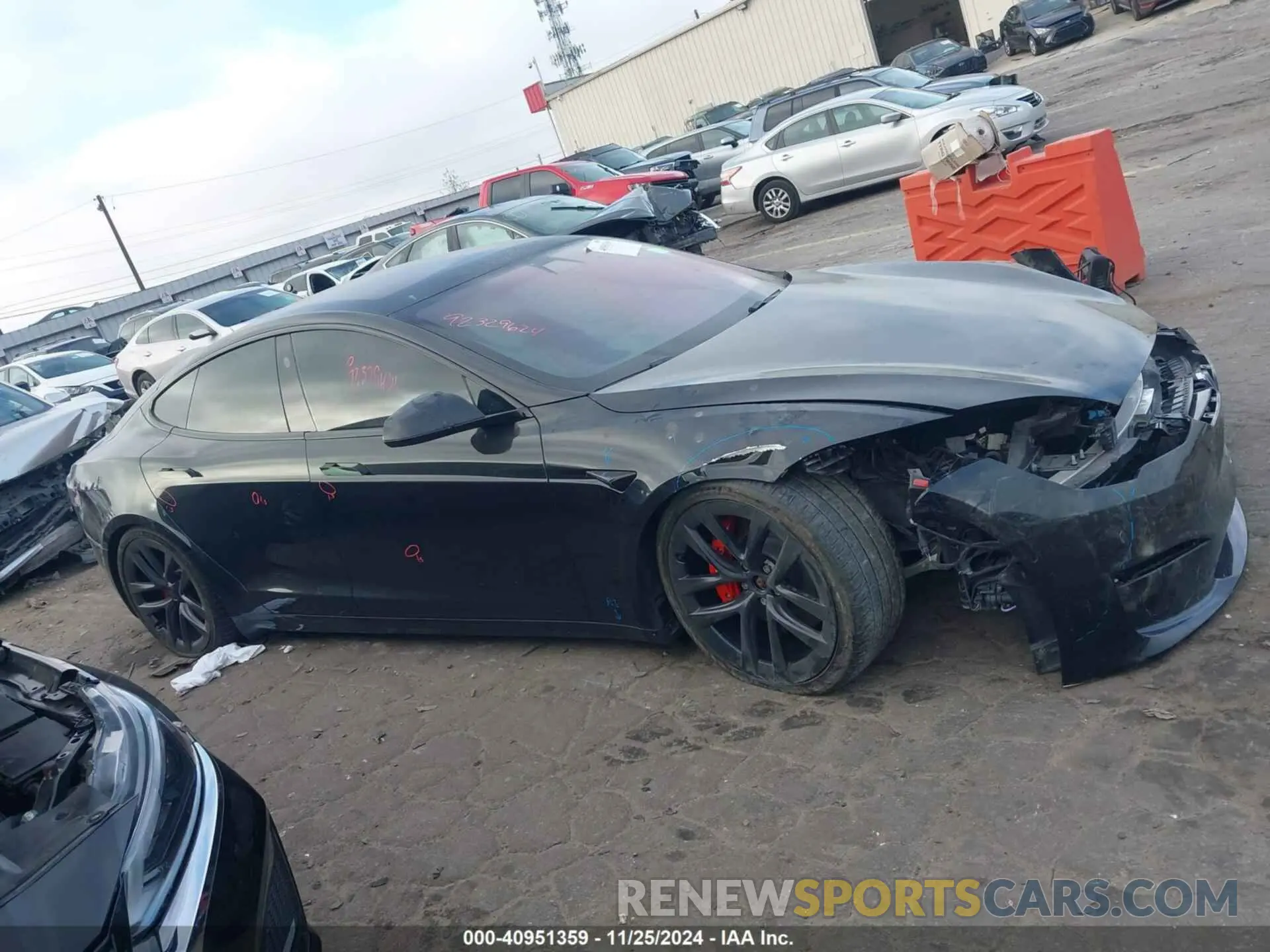 13 fotografías del automóvil dañado 5YJSA1E6XNF460235 TESLA MODEL S 2022