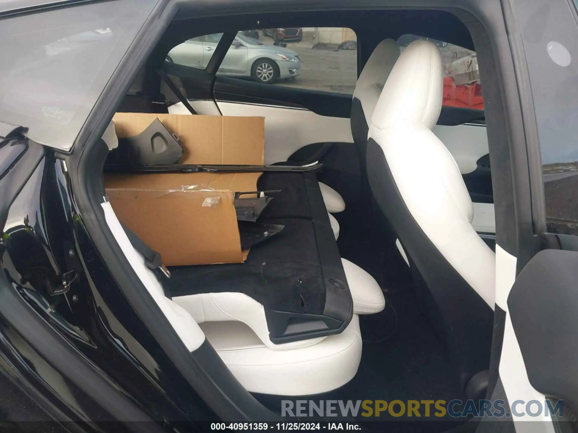 8 fotografías del automóvil dañado 5YJSA1E6XNF460235 TESLA MODEL S 2022