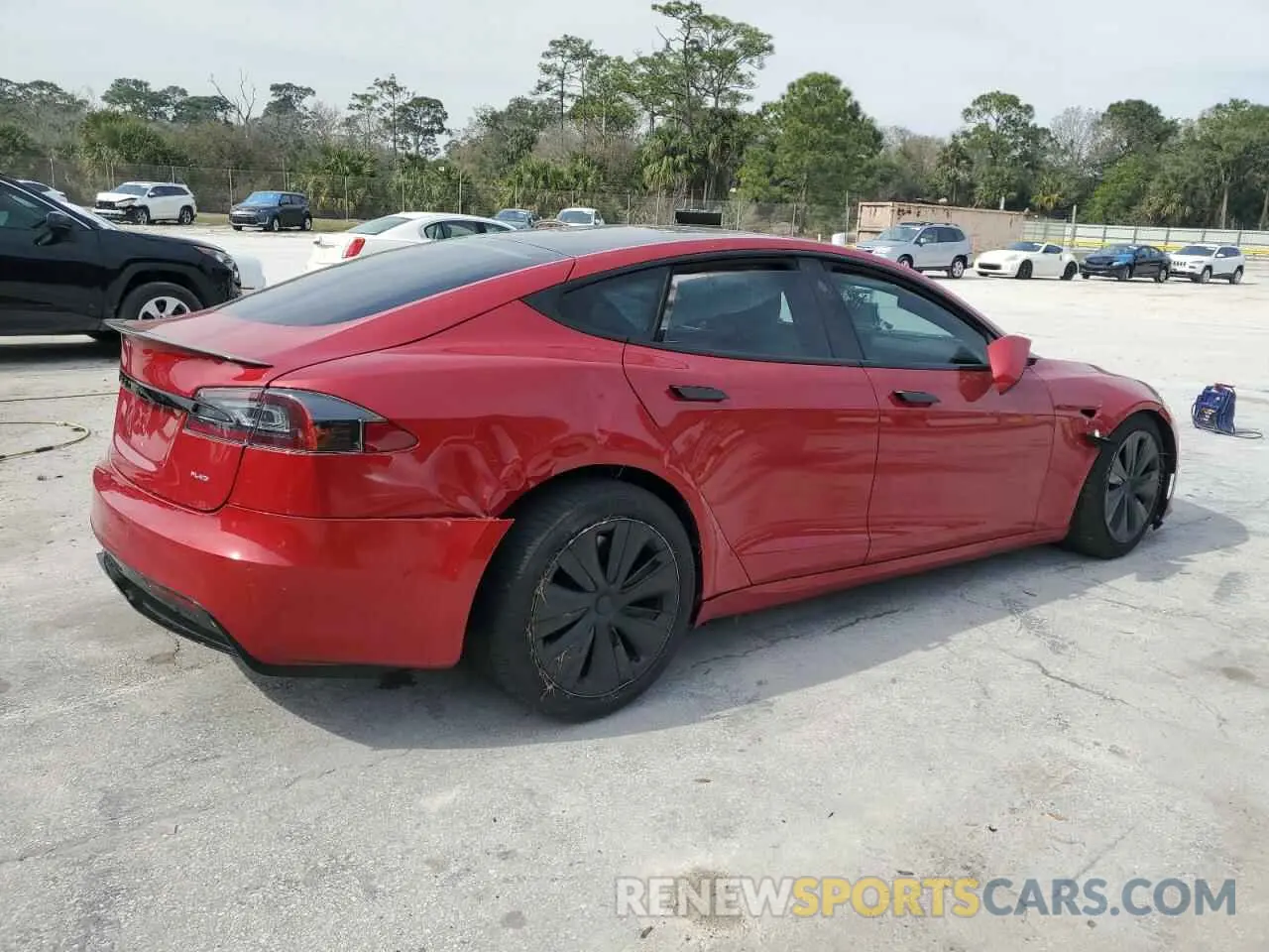 3 fotografías del automóvil dañado 5YJSA1E6XNF465841 TESLA MODEL S 2022
