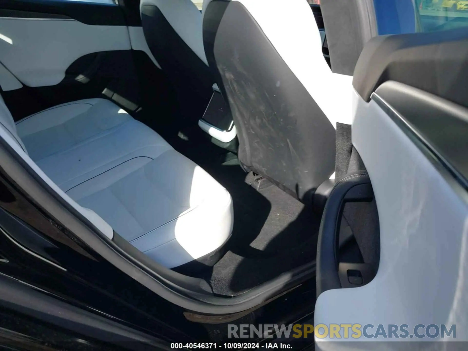 8 fotografías del automóvil dañado 5YJSA1E6XNF496698 TESLA MODEL S 2022