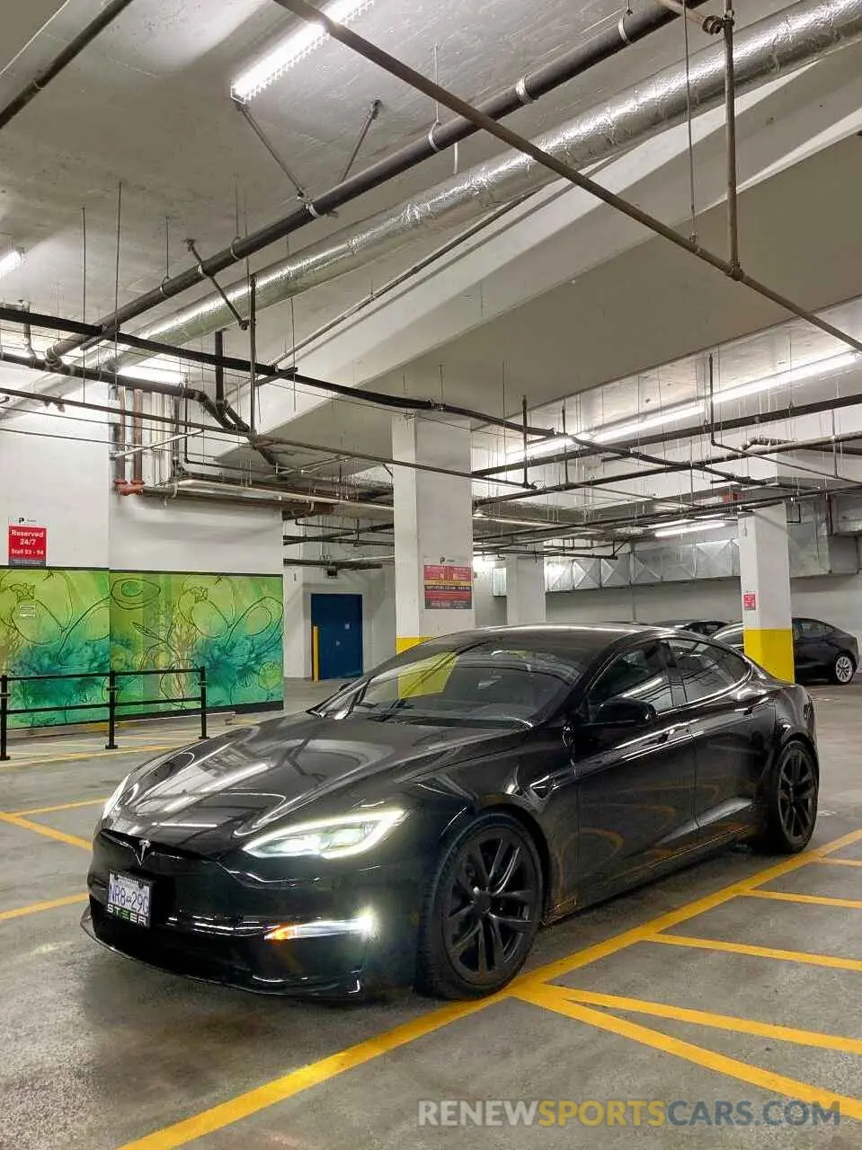 2 fotografías del automóvil dañado 5YSJA1E53NF483461 TESLA MODEL S 2022