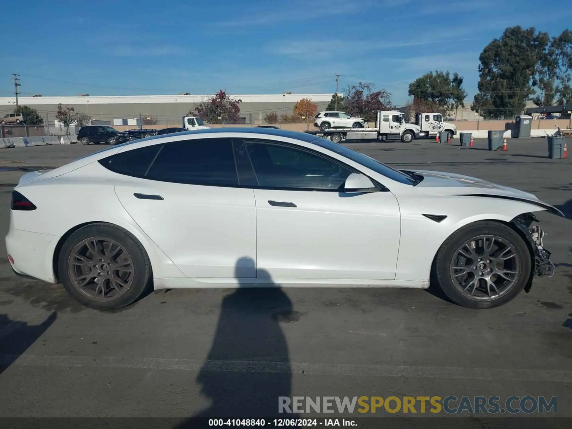 14 fotografías del automóvil dañado 5YJSA1E50PF500073 TESLA MODEL S 2023