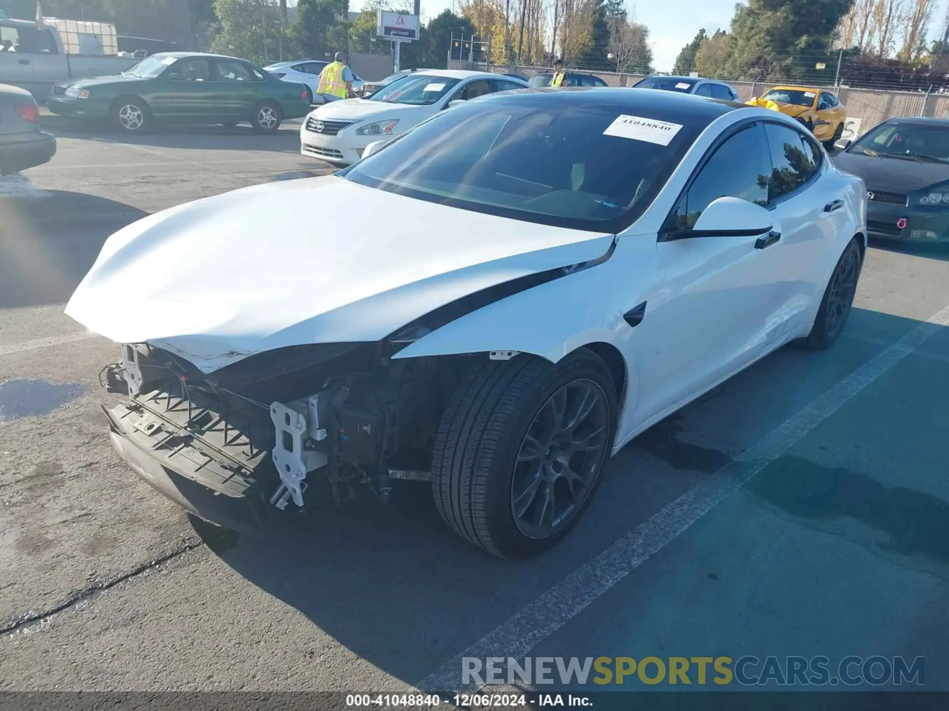 2 fotografías del automóvil dañado 5YJSA1E50PF500073 TESLA MODEL S 2023