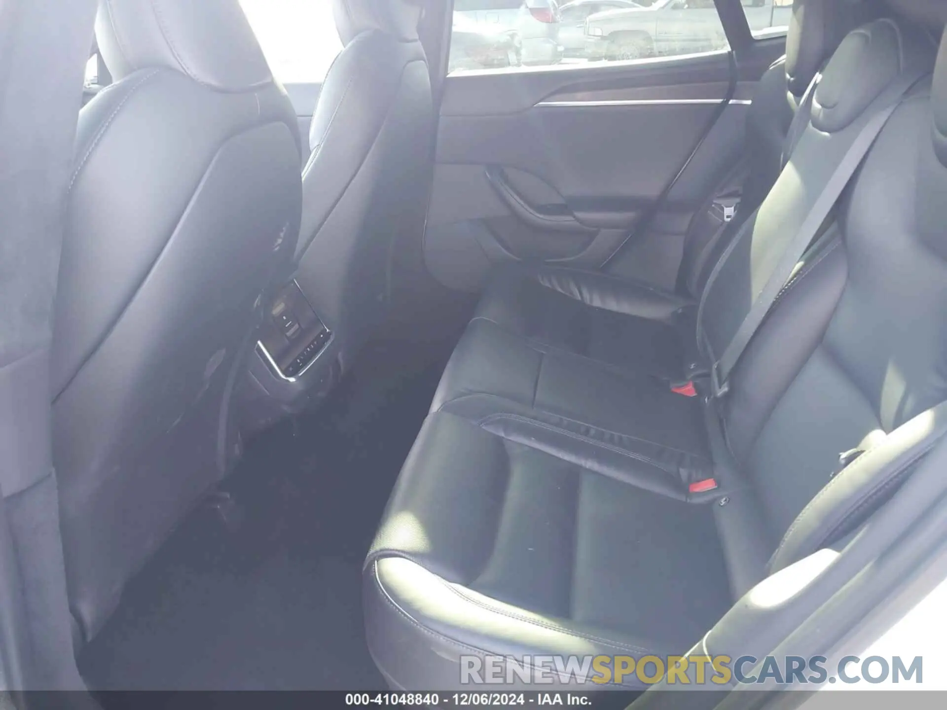 8 fotografías del automóvil dañado 5YJSA1E50PF500073 TESLA MODEL S 2023