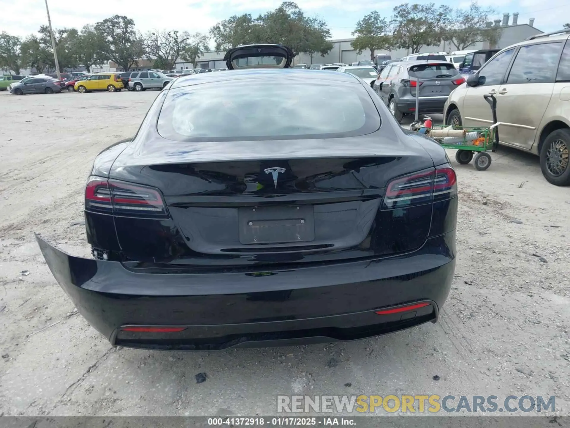 17 fotografías del automóvil dañado 5YJSA1E52PF500088 TESLA MODEL S 2023