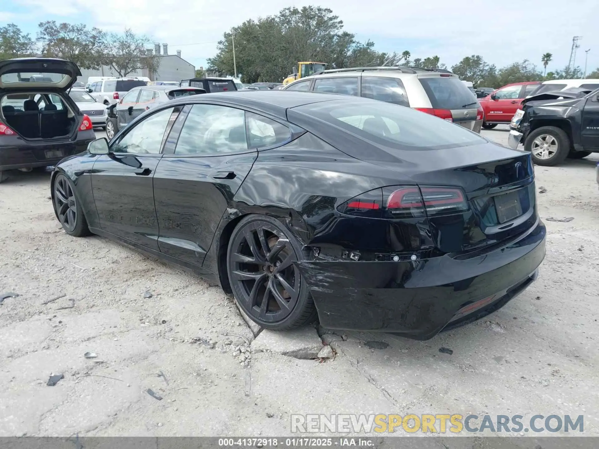 3 fotografías del automóvil dañado 5YJSA1E52PF500088 TESLA MODEL S 2023