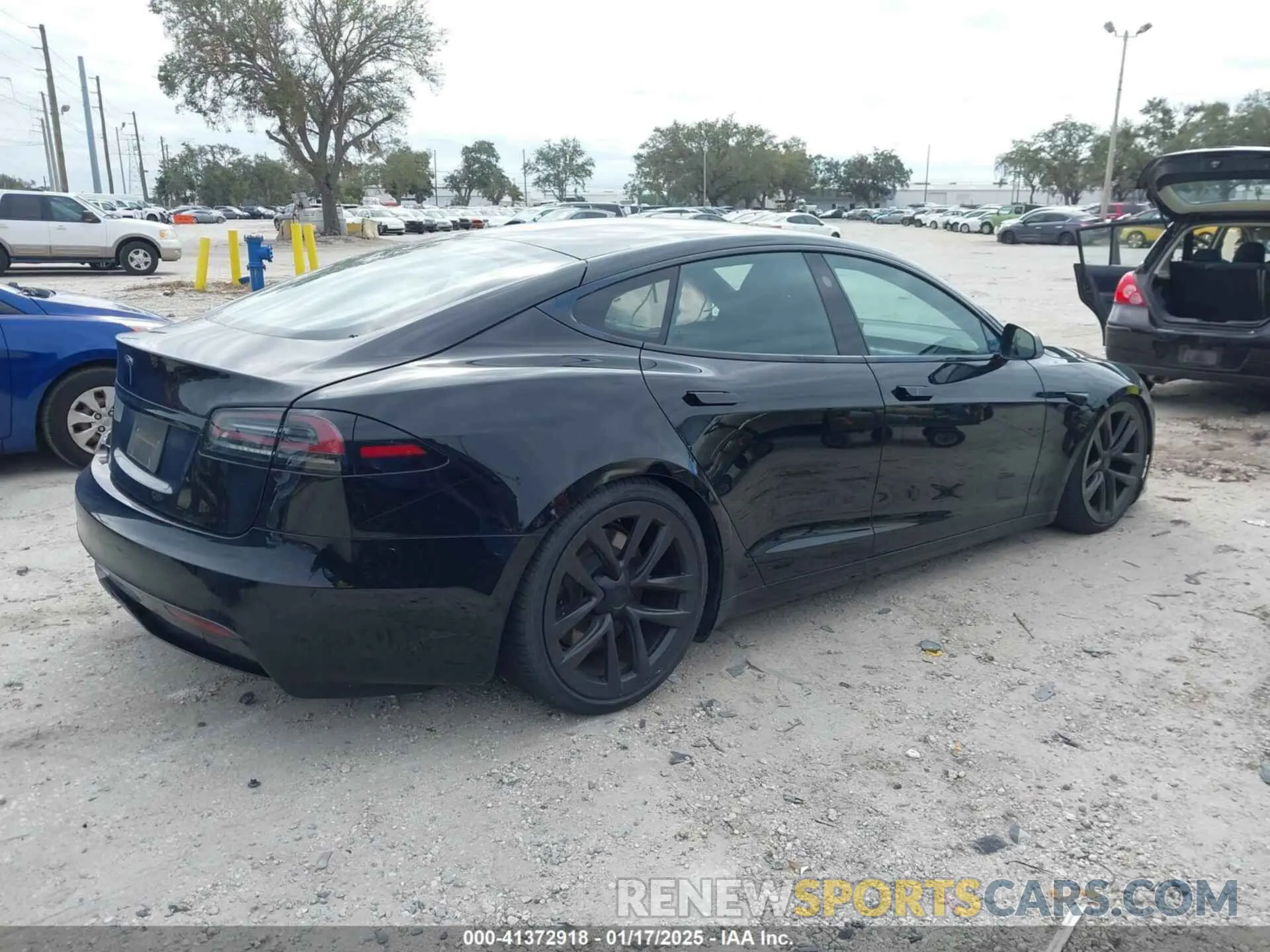 4 fotografías del automóvil dañado 5YJSA1E52PF500088 TESLA MODEL S 2023