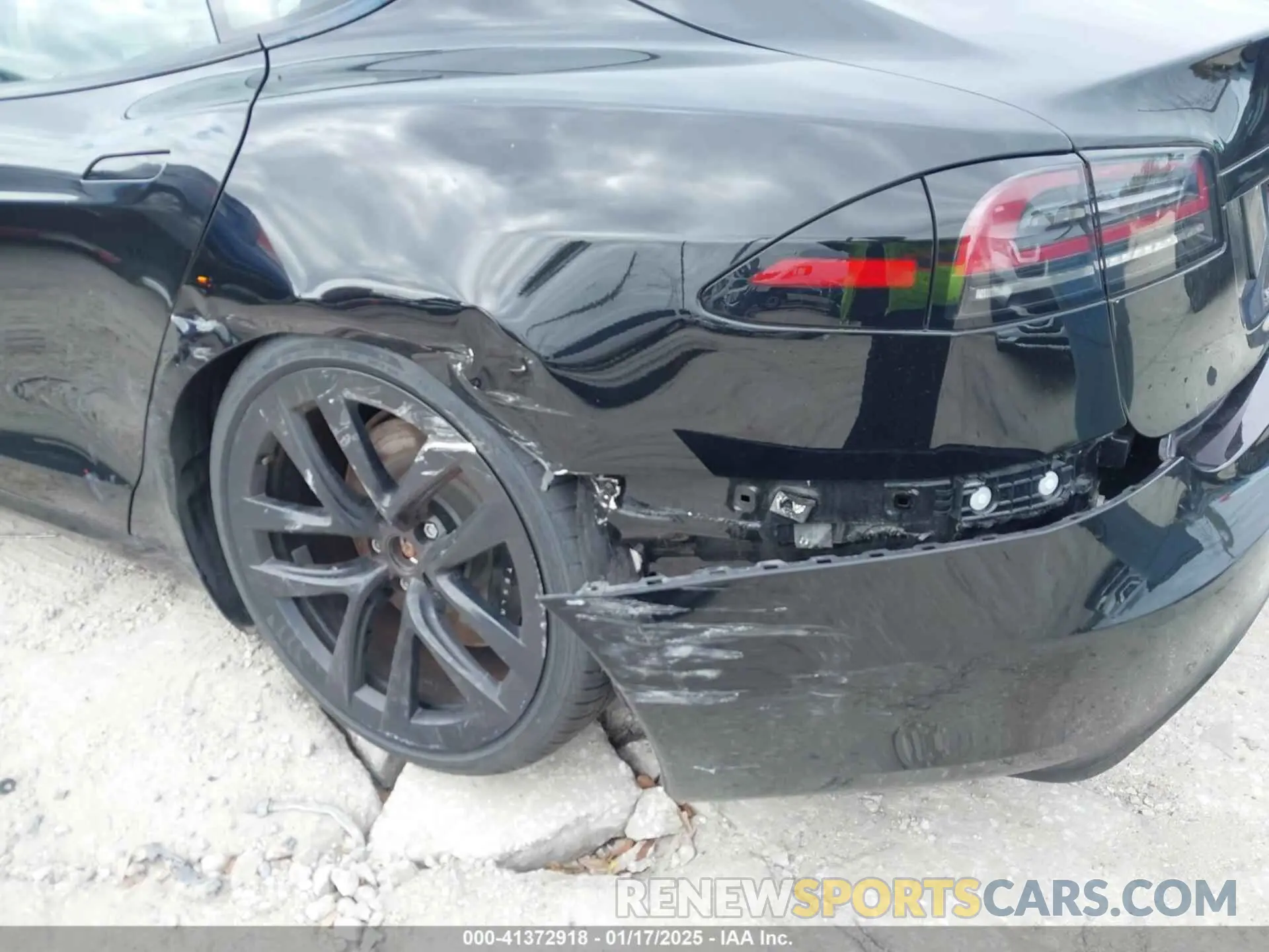 6 fotografías del automóvil dañado 5YJSA1E52PF500088 TESLA MODEL S 2023
