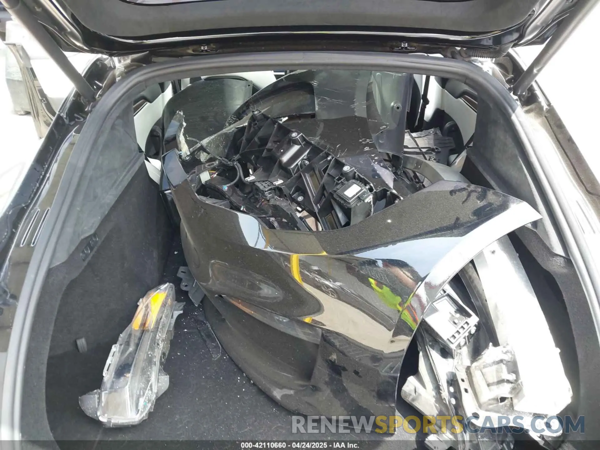 11 fotografías del automóvil dañado 5YJSA1E52PF528795 TESLA MODEL S 2023