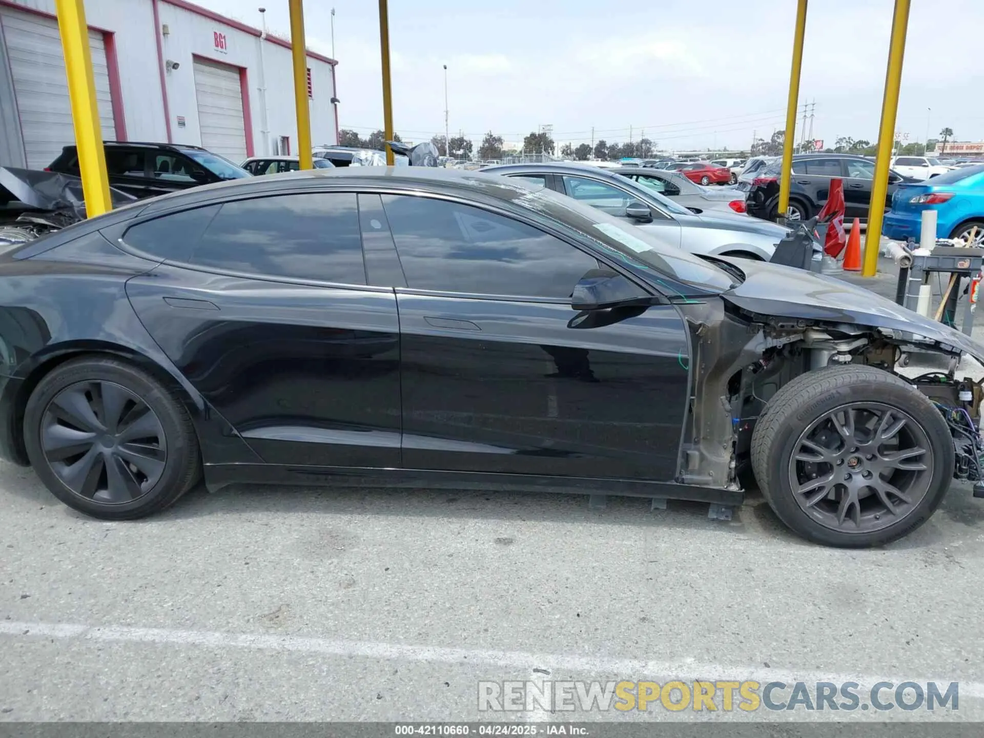 13 fotografías del automóvil dañado 5YJSA1E52PF528795 TESLA MODEL S 2023