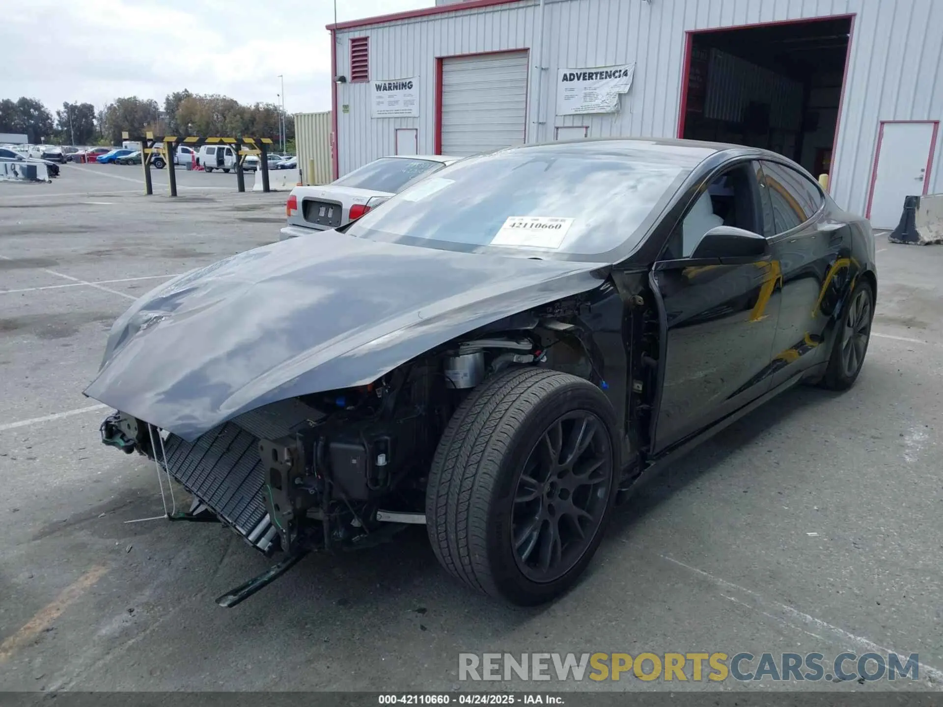 2 fotografías del automóvil dañado 5YJSA1E52PF528795 TESLA MODEL S 2023