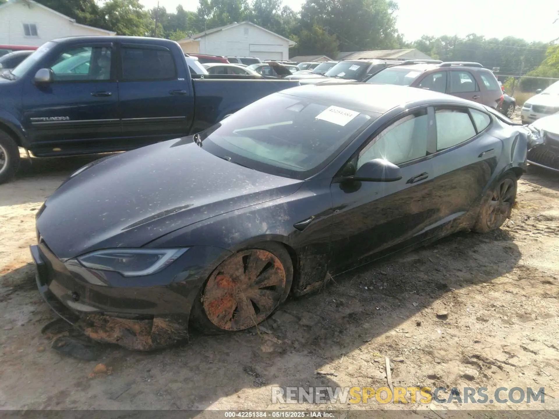 2 fotografías del automóvil dañado 5YJSA1E52PF530689 TESLA MODEL S 2023