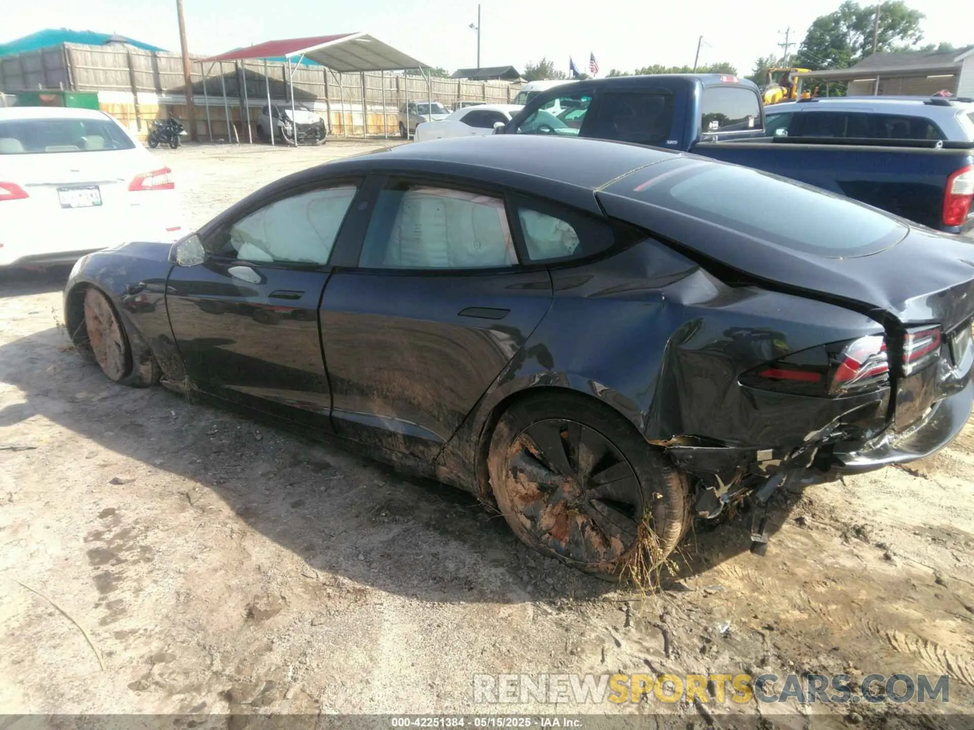 3 fotografías del automóvil dañado 5YJSA1E52PF530689 TESLA MODEL S 2023