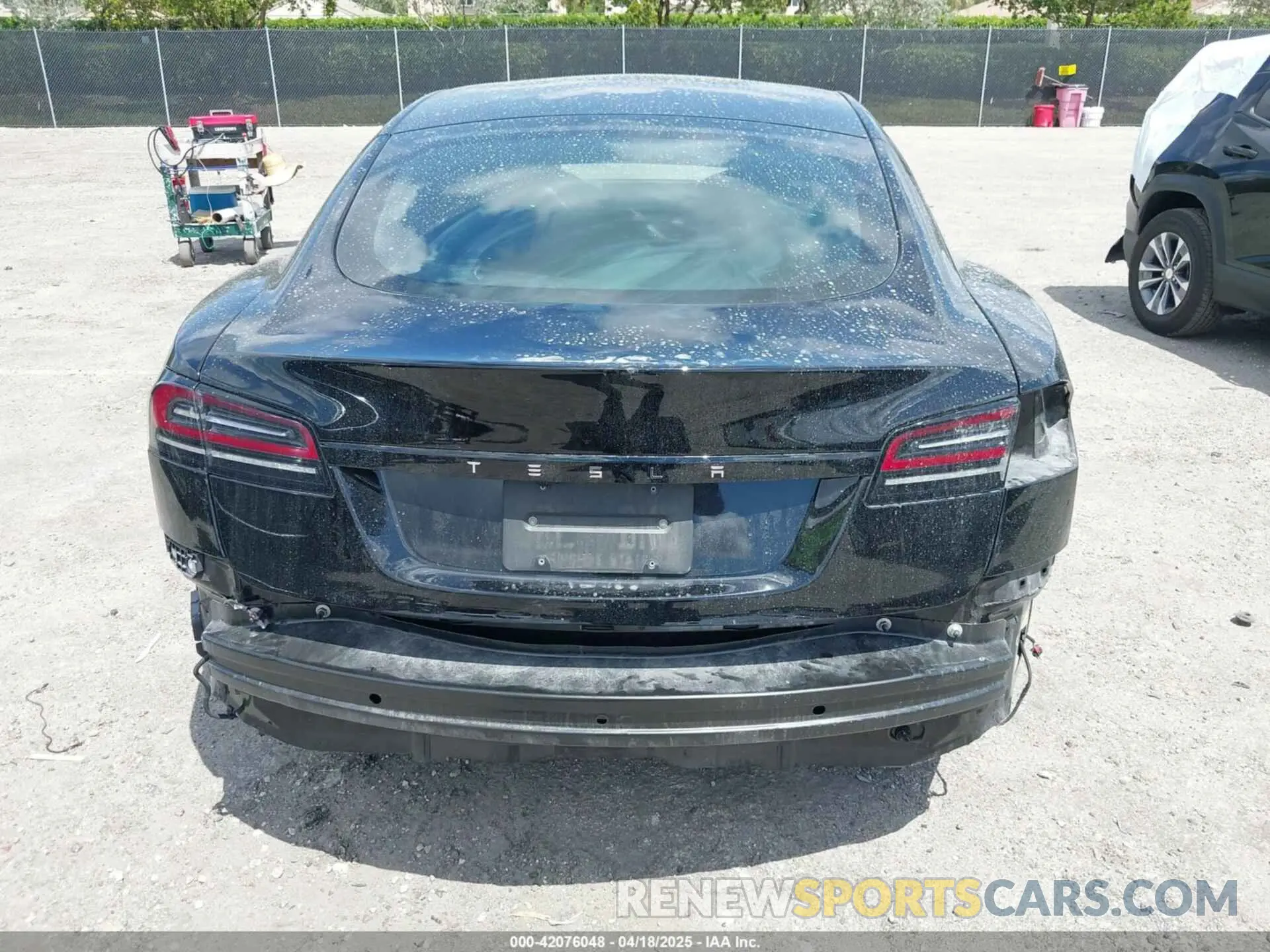 17 fotografías del automóvil dañado 5YJSA1E52PF531227 TESLA MODEL S 2023