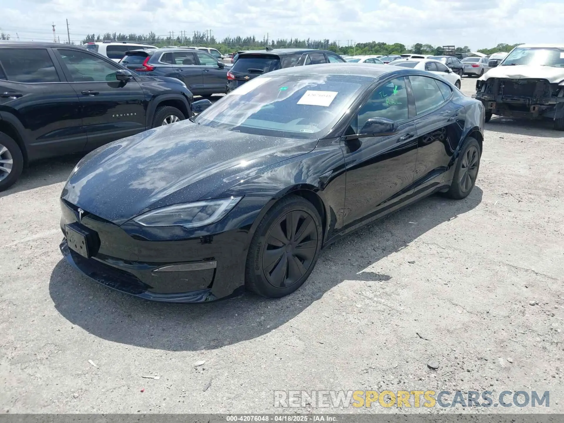 2 fotografías del automóvil dañado 5YJSA1E52PF531227 TESLA MODEL S 2023