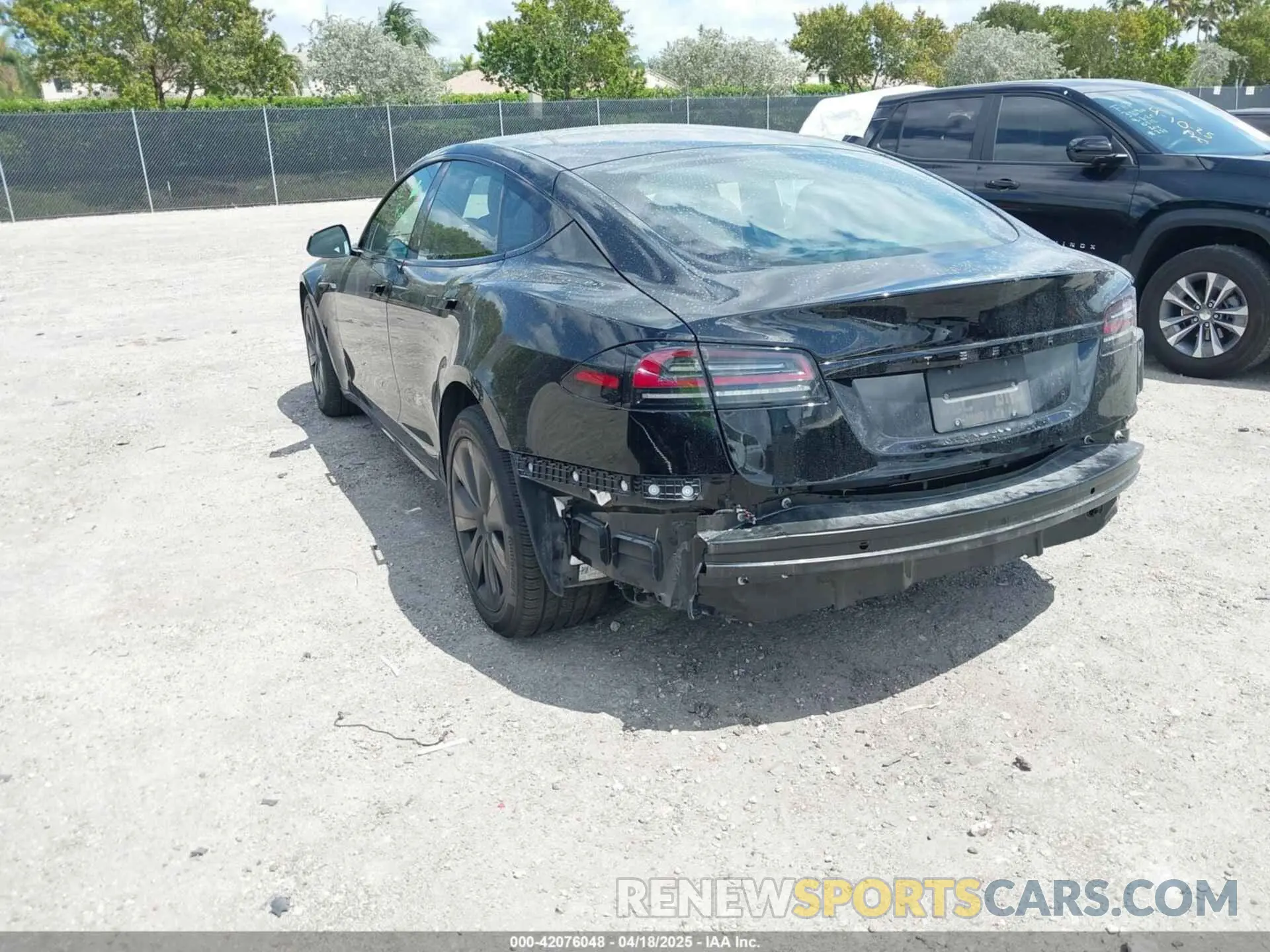 22 fotografías del automóvil dañado 5YJSA1E52PF531227 TESLA MODEL S 2023
