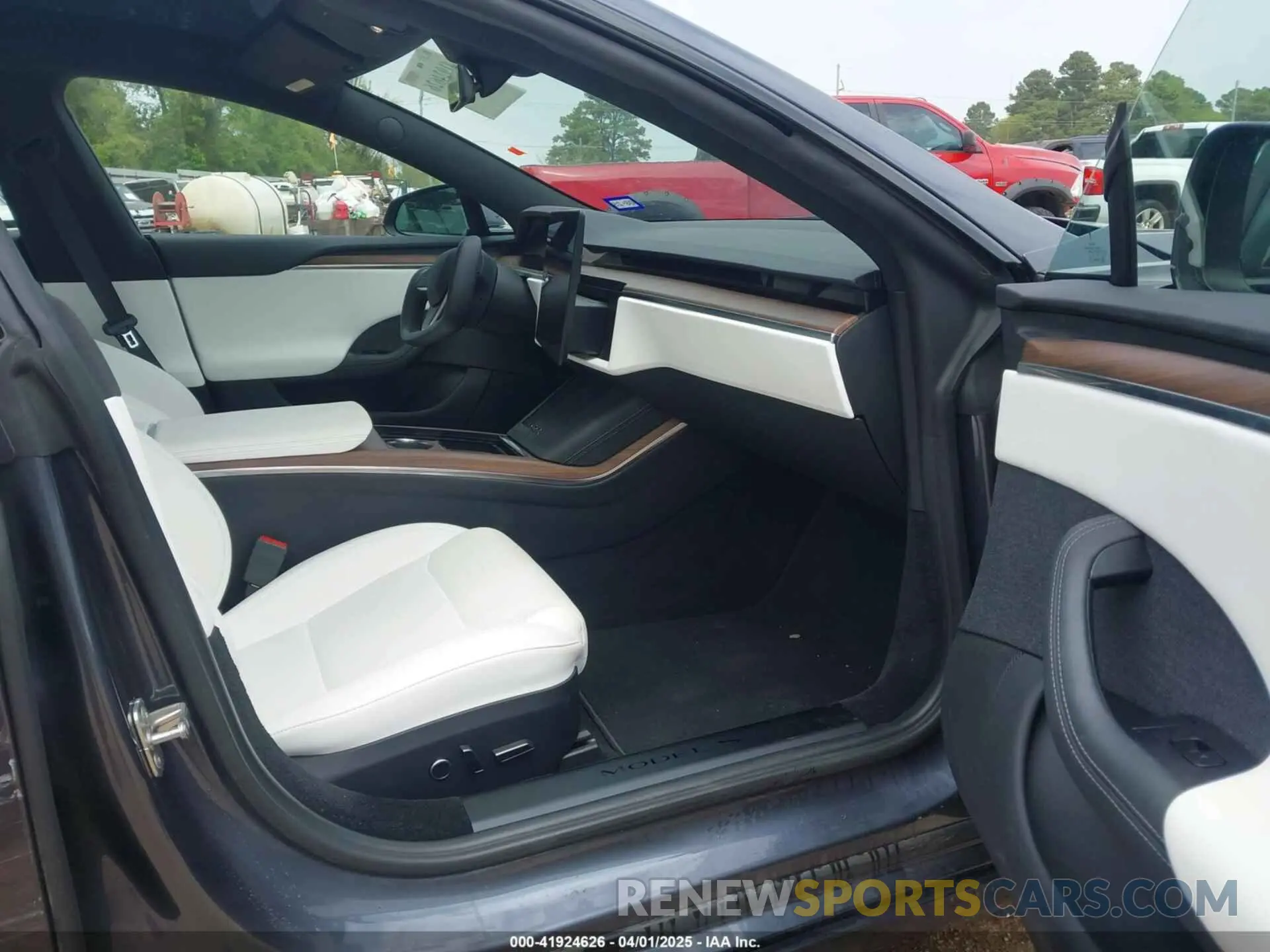 5 fotografías del automóvil dañado 5YJSA1E53PF511231 TESLA MODEL S 2023