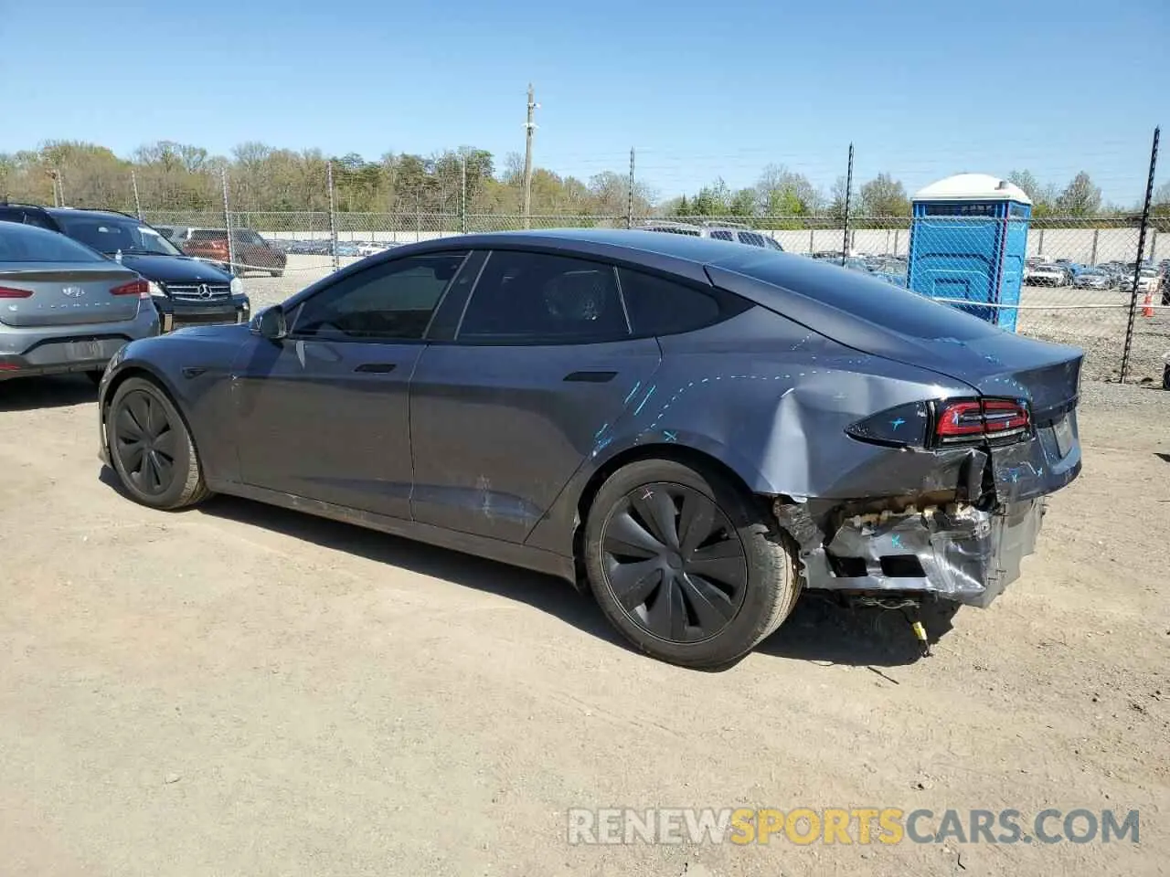 2 fotografías del automóvil dañado 5YJSA1E53PF516834 TESLA MODEL S 2023