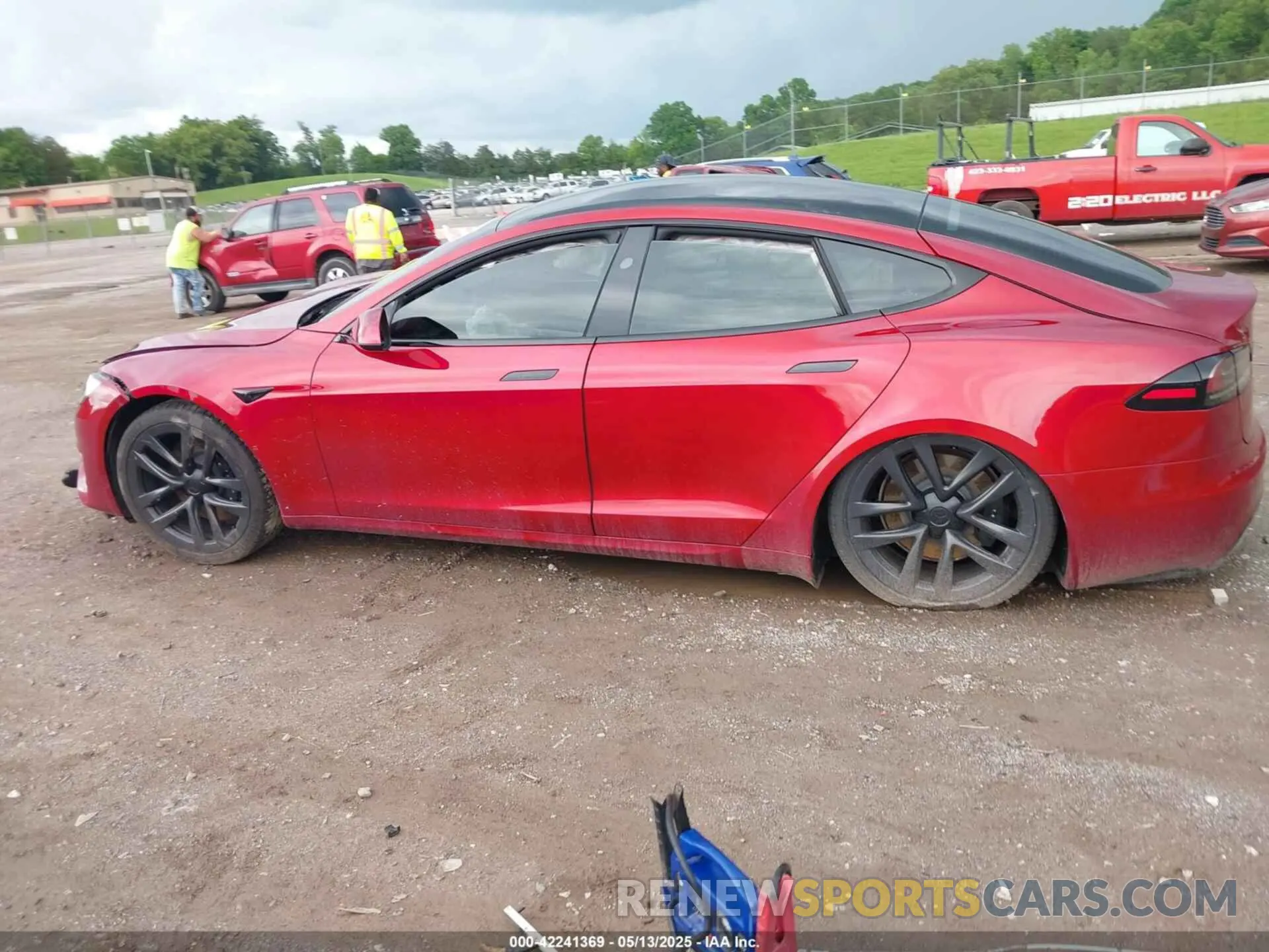 13 fotografías del automóvil dañado 5YJSA1E53PF516848 TESLA MODEL S 2023