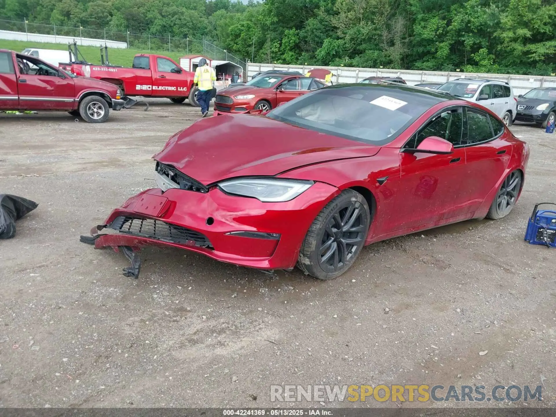 2 fotografías del automóvil dañado 5YJSA1E53PF516848 TESLA MODEL S 2023