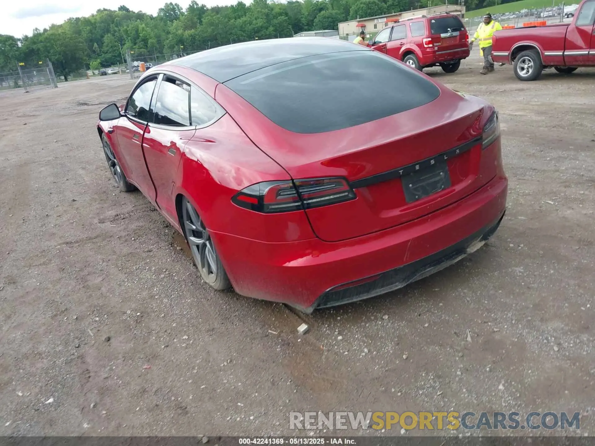 3 fotografías del automóvil dañado 5YJSA1E53PF516848 TESLA MODEL S 2023