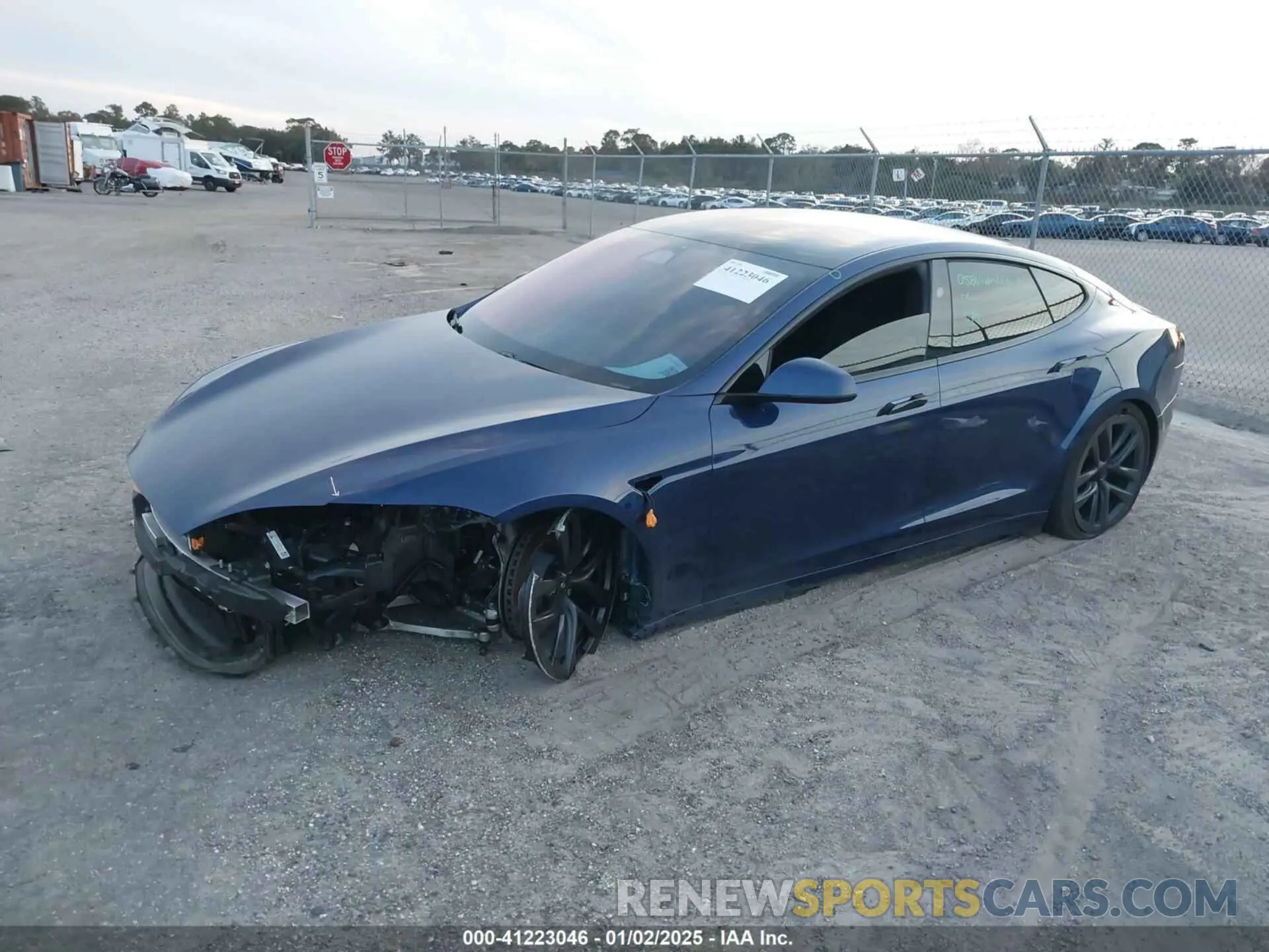 2 fotografías del automóvil dañado 5YJSA1E53PF518986 TESLA MODEL S 2023