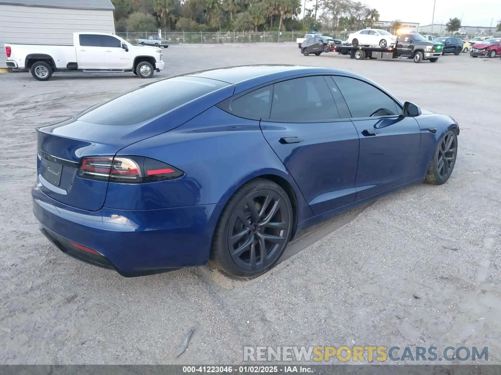 4 fotografías del automóvil dañado 5YJSA1E53PF518986 TESLA MODEL S 2023