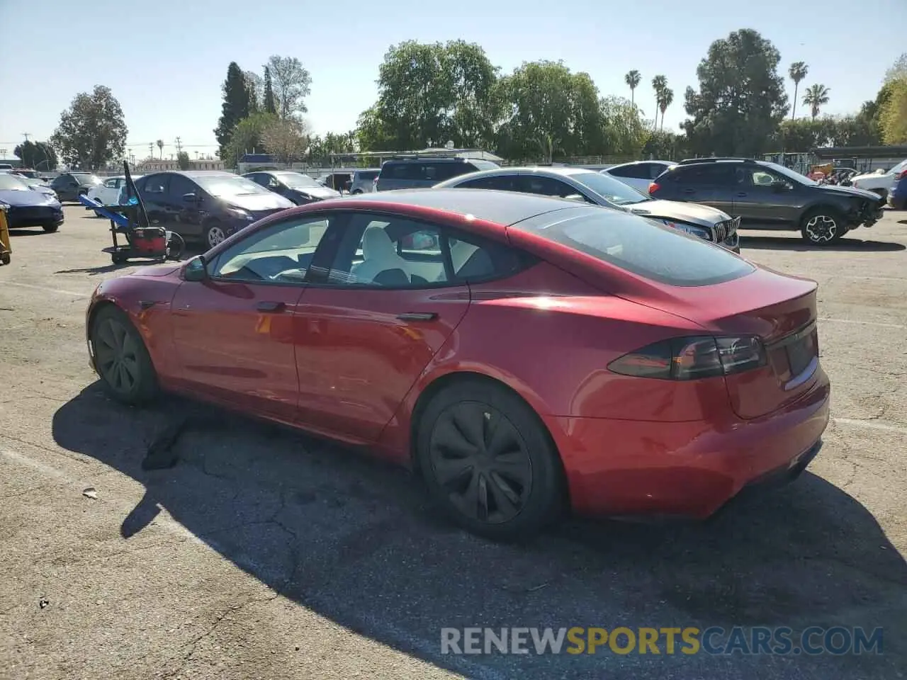 2 fotografías del automóvil dañado 5YJSA1E53PF525324 TESLA MODEL S 2023