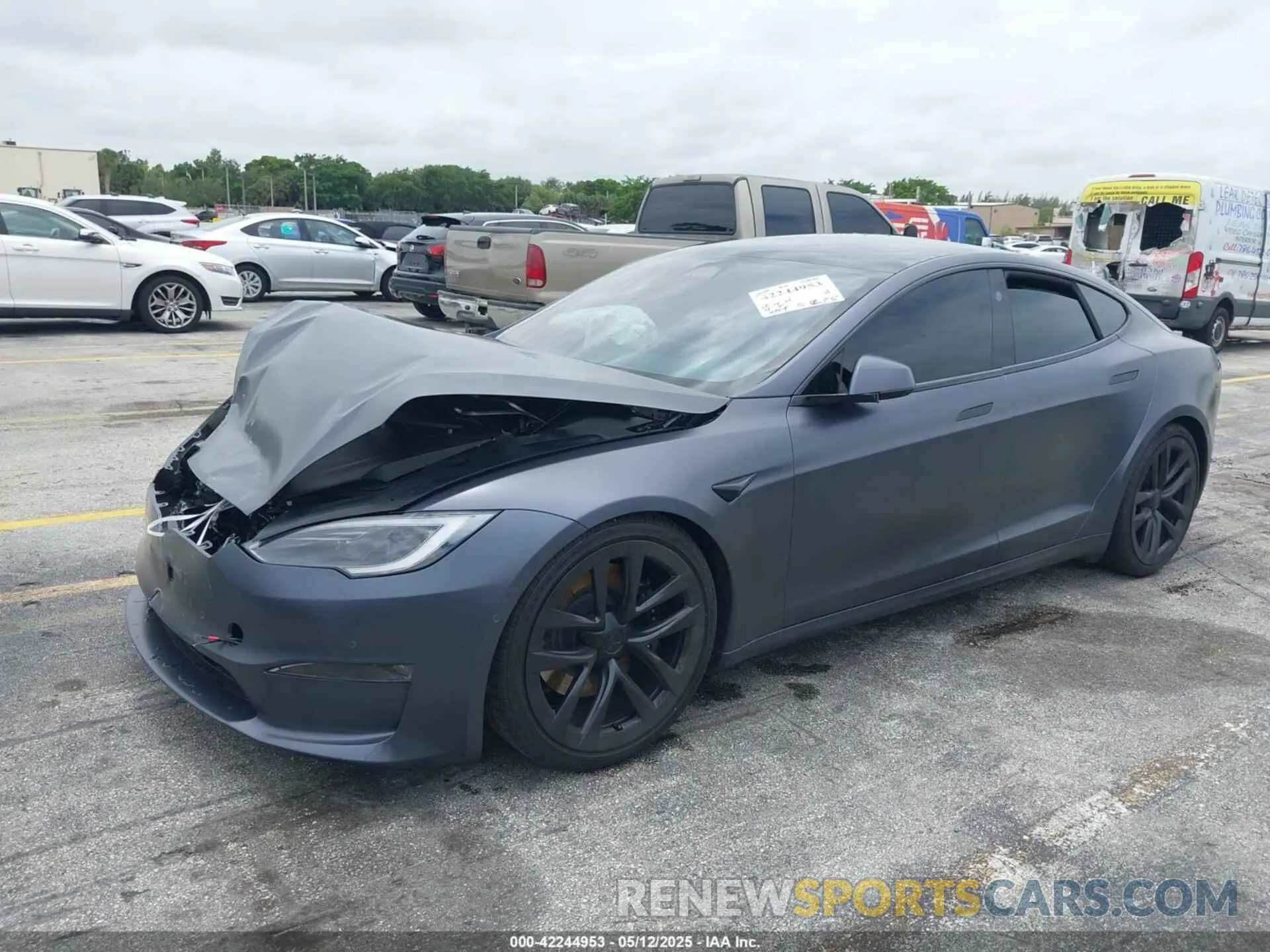 2 fotografías del automóvil dañado 5YJSA1E54PF501565 TESLA MODEL S 2023