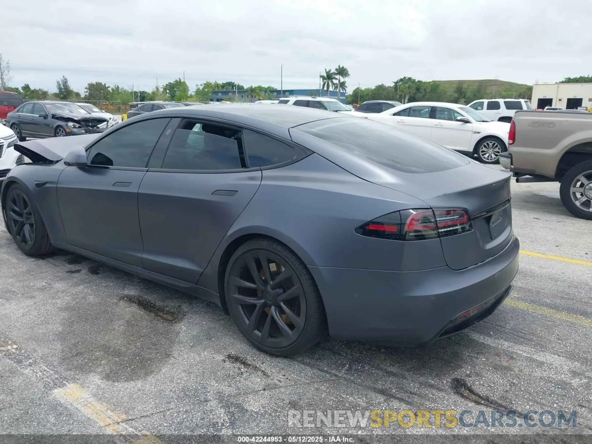 3 fotografías del automóvil dañado 5YJSA1E54PF501565 TESLA MODEL S 2023