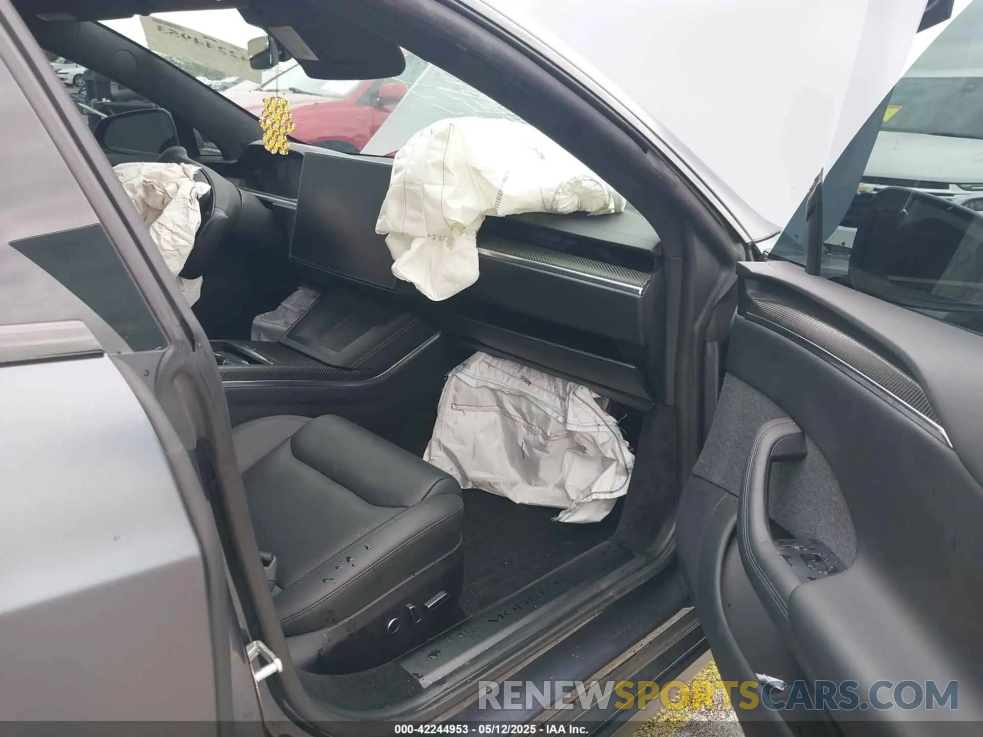 5 fotografías del automóvil dañado 5YJSA1E54PF501565 TESLA MODEL S 2023