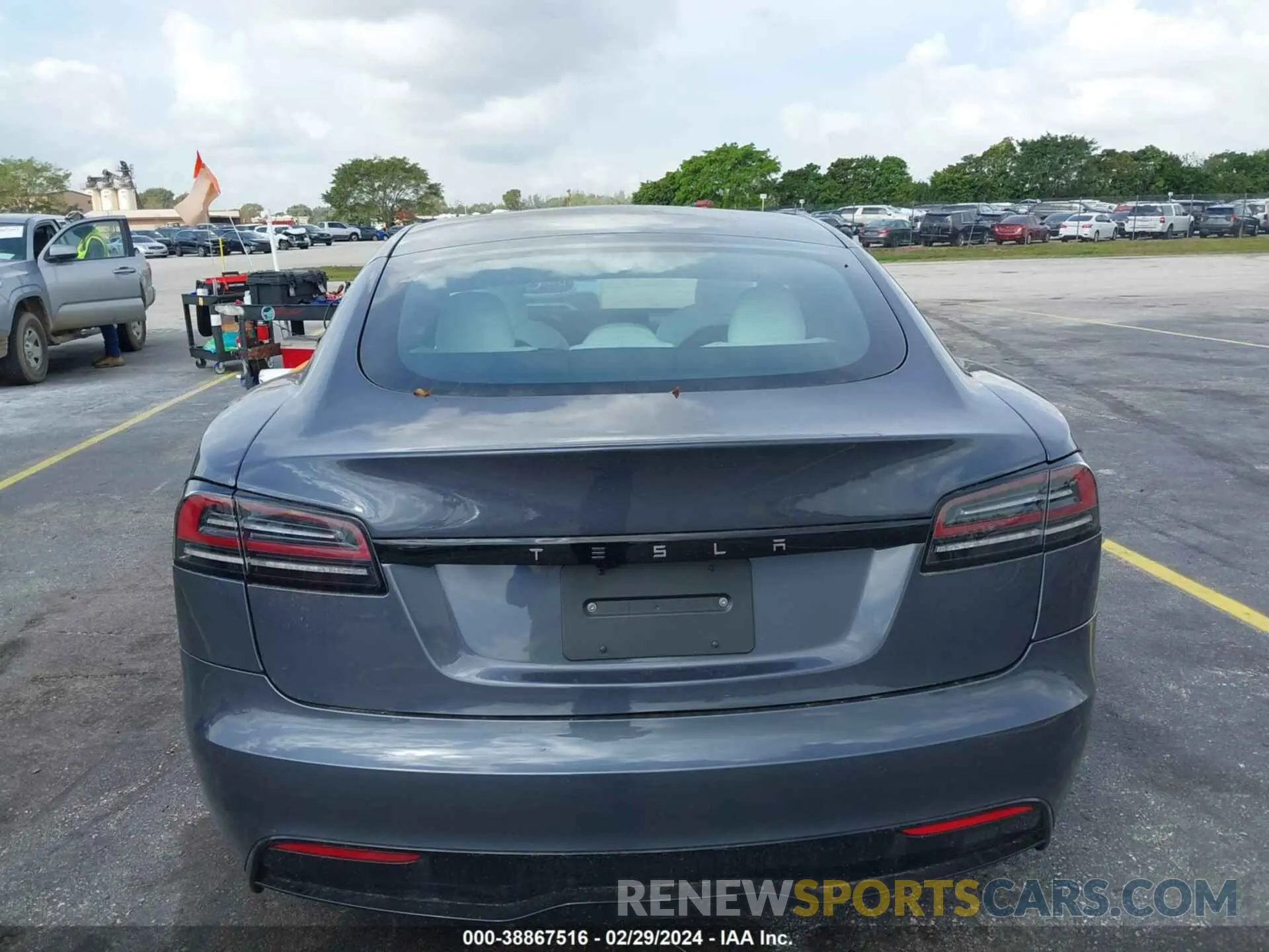 15 fotografías del automóvil dañado 5YJSA1E54PF521783 TESLA MODEL S 2023