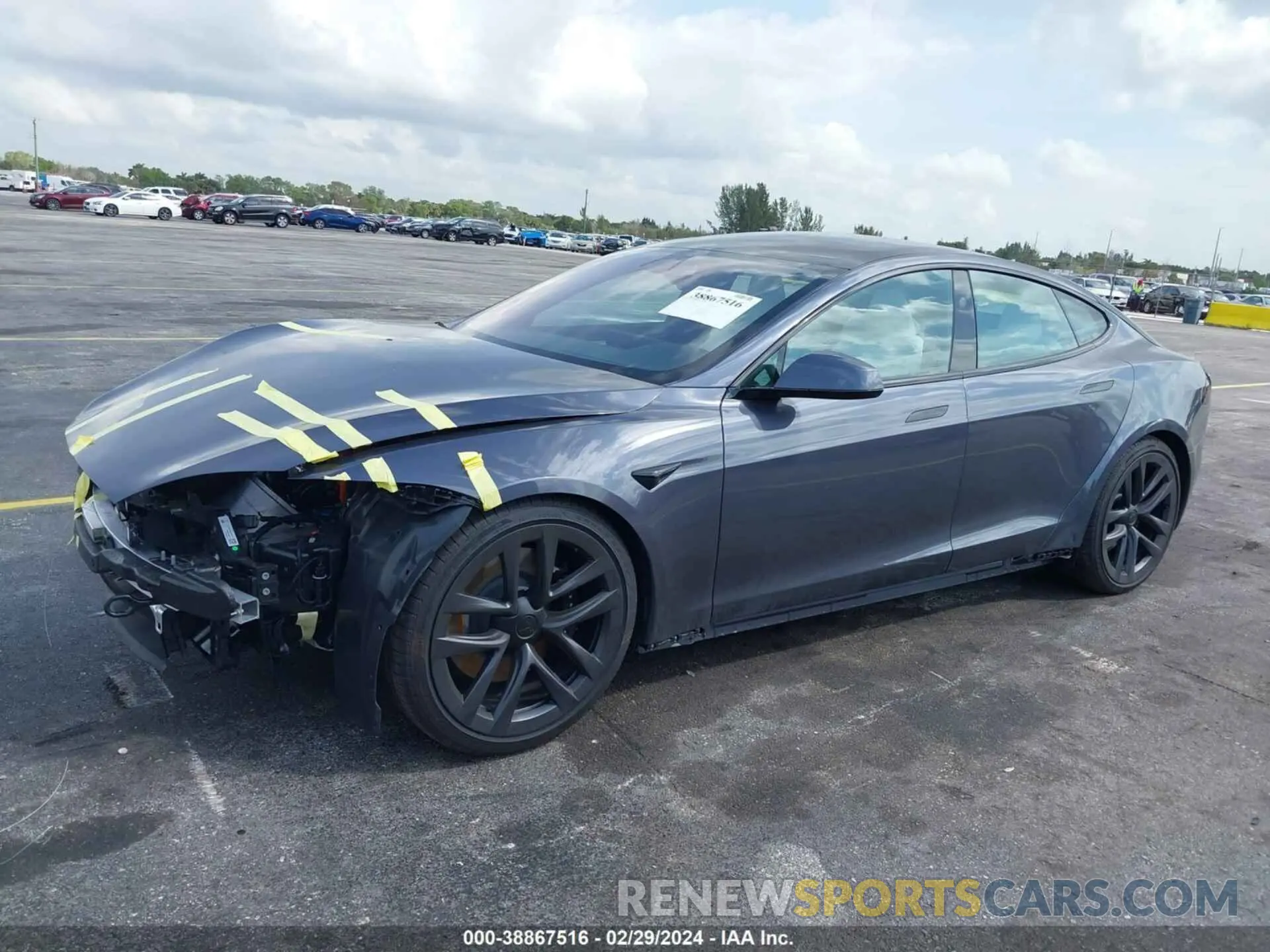 2 fotografías del automóvil dañado 5YJSA1E54PF521783 TESLA MODEL S 2023