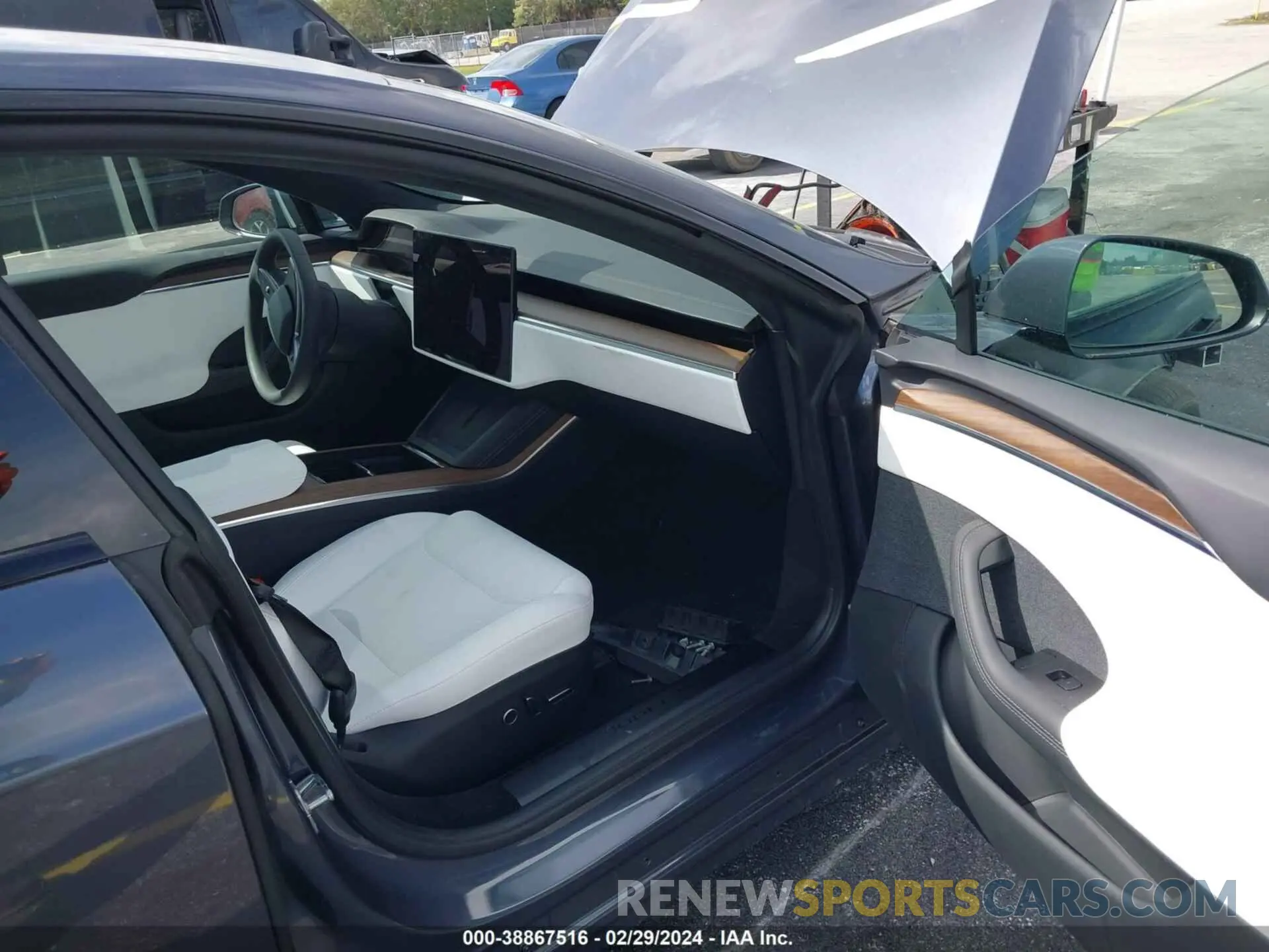 5 fotografías del automóvil dañado 5YJSA1E54PF521783 TESLA MODEL S 2023