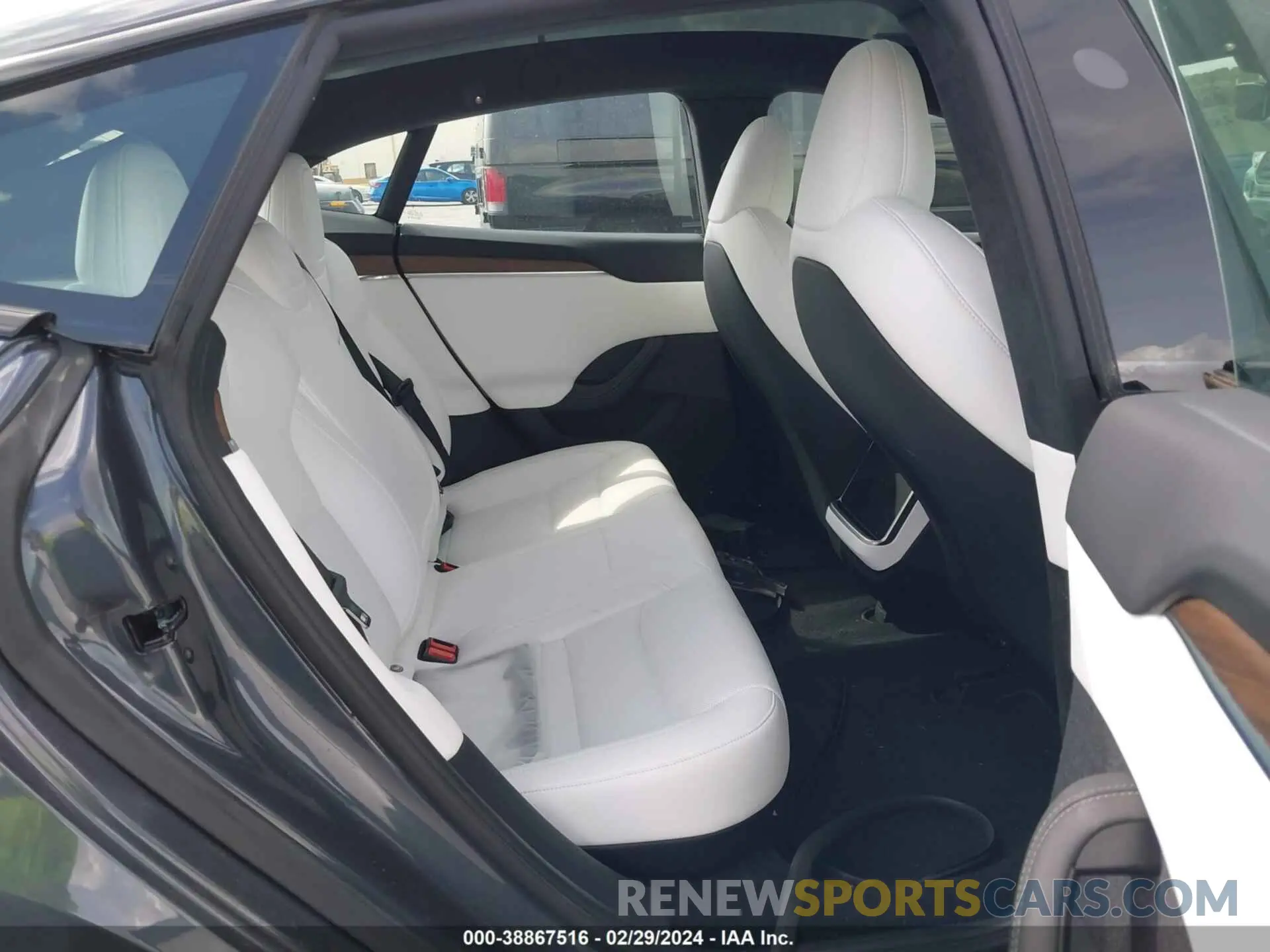 8 fotografías del automóvil dañado 5YJSA1E54PF521783 TESLA MODEL S 2023