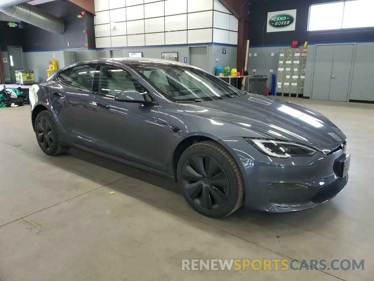 4 fotografías del automóvil dañado 5YJSA1E55PF499423 TESLA MODEL S 2023