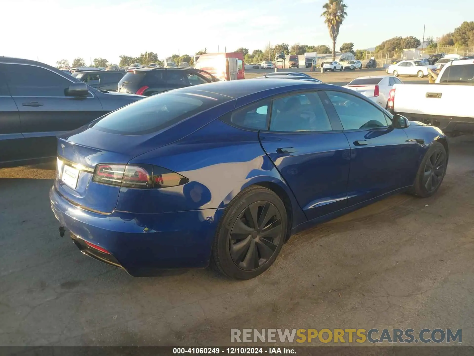 4 fotografías del automóvil dañado 5YJSA1E55PF500473 TESLA MODEL S 2023