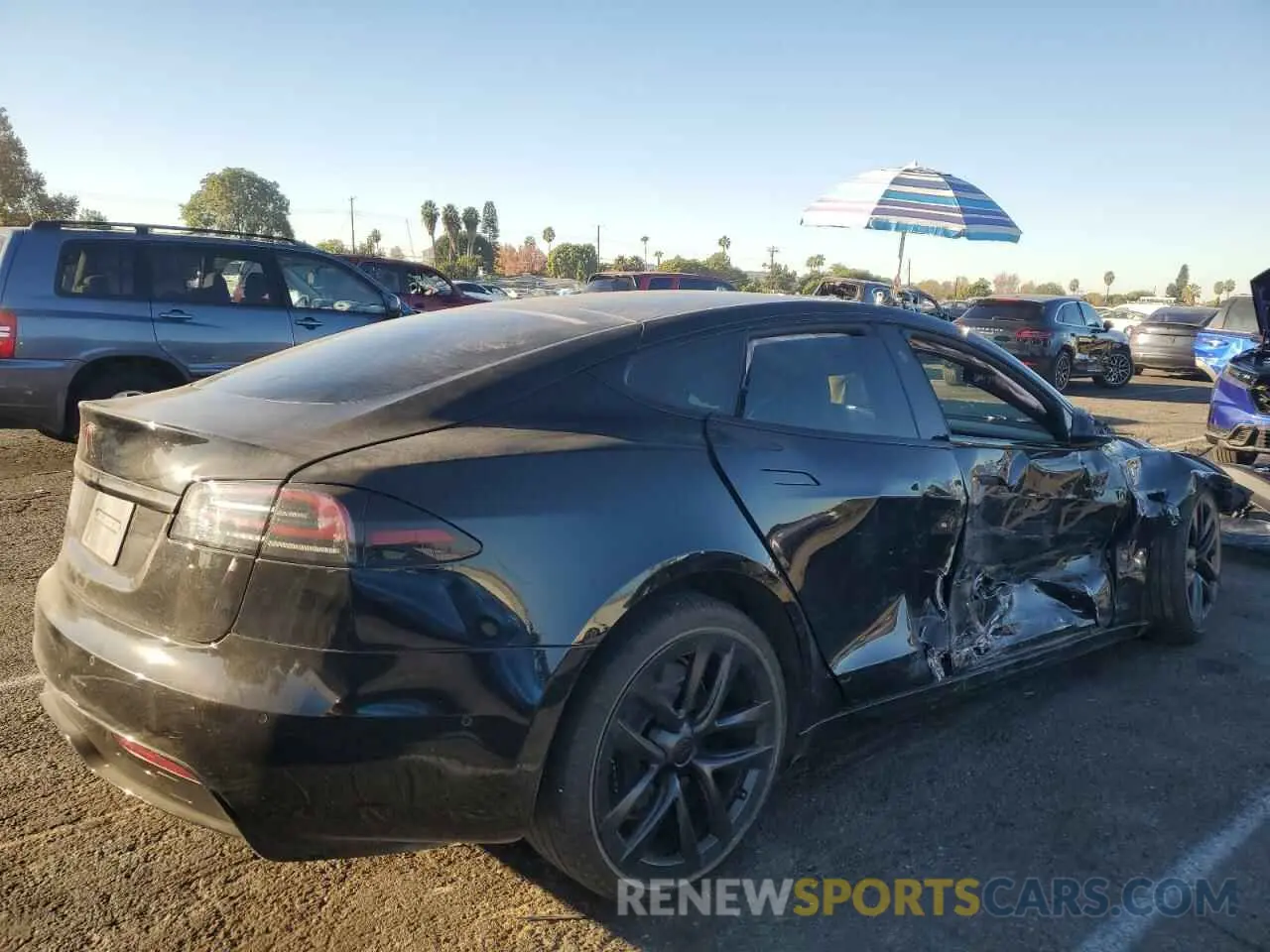 3 fotografías del automóvil dañado 5YJSA1E55PF500926 TESLA MODEL S 2023