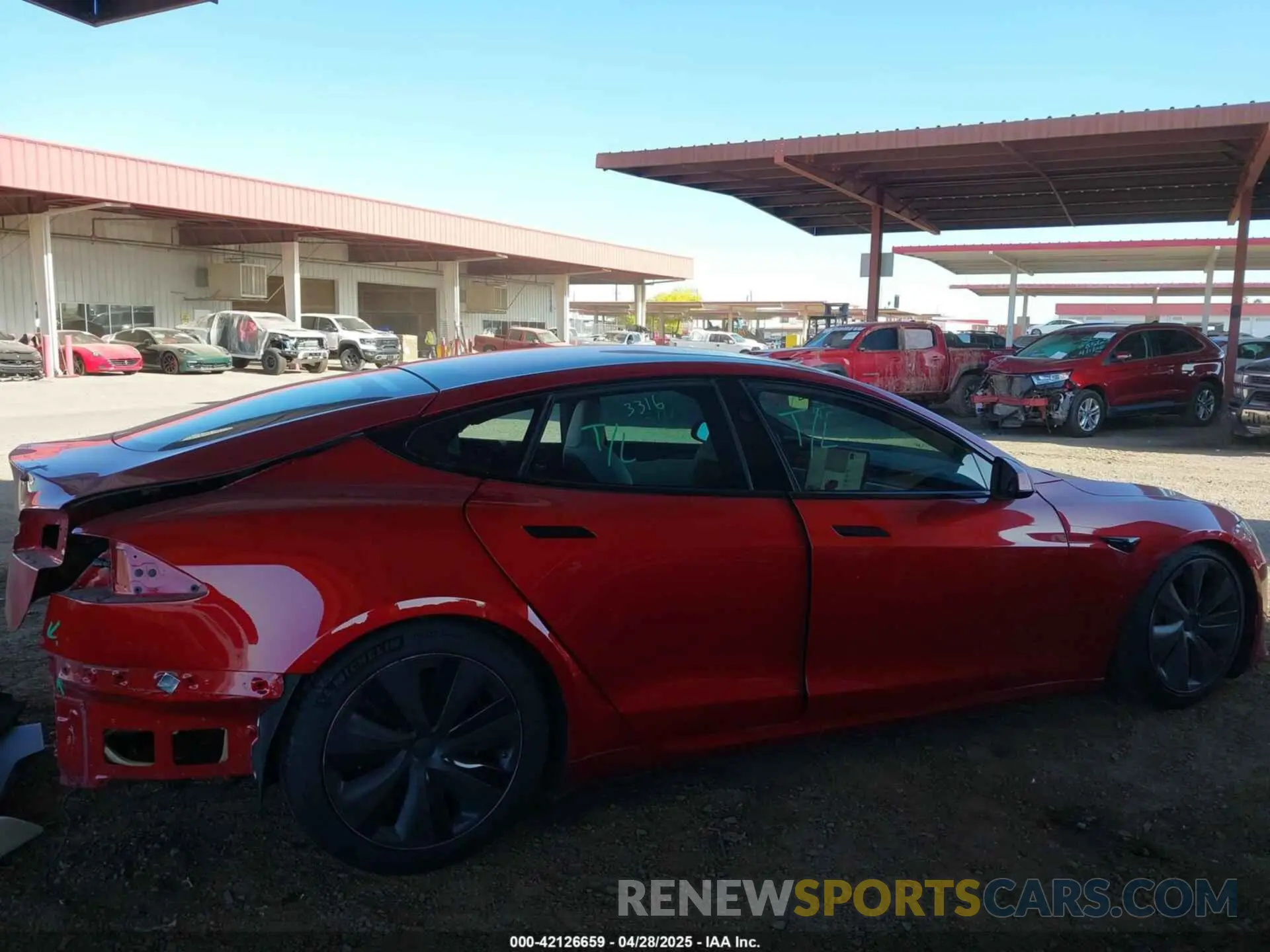 13 fotografías del automóvil dañado 5YJSA1E55PF513708 TESLA MODEL S 2023