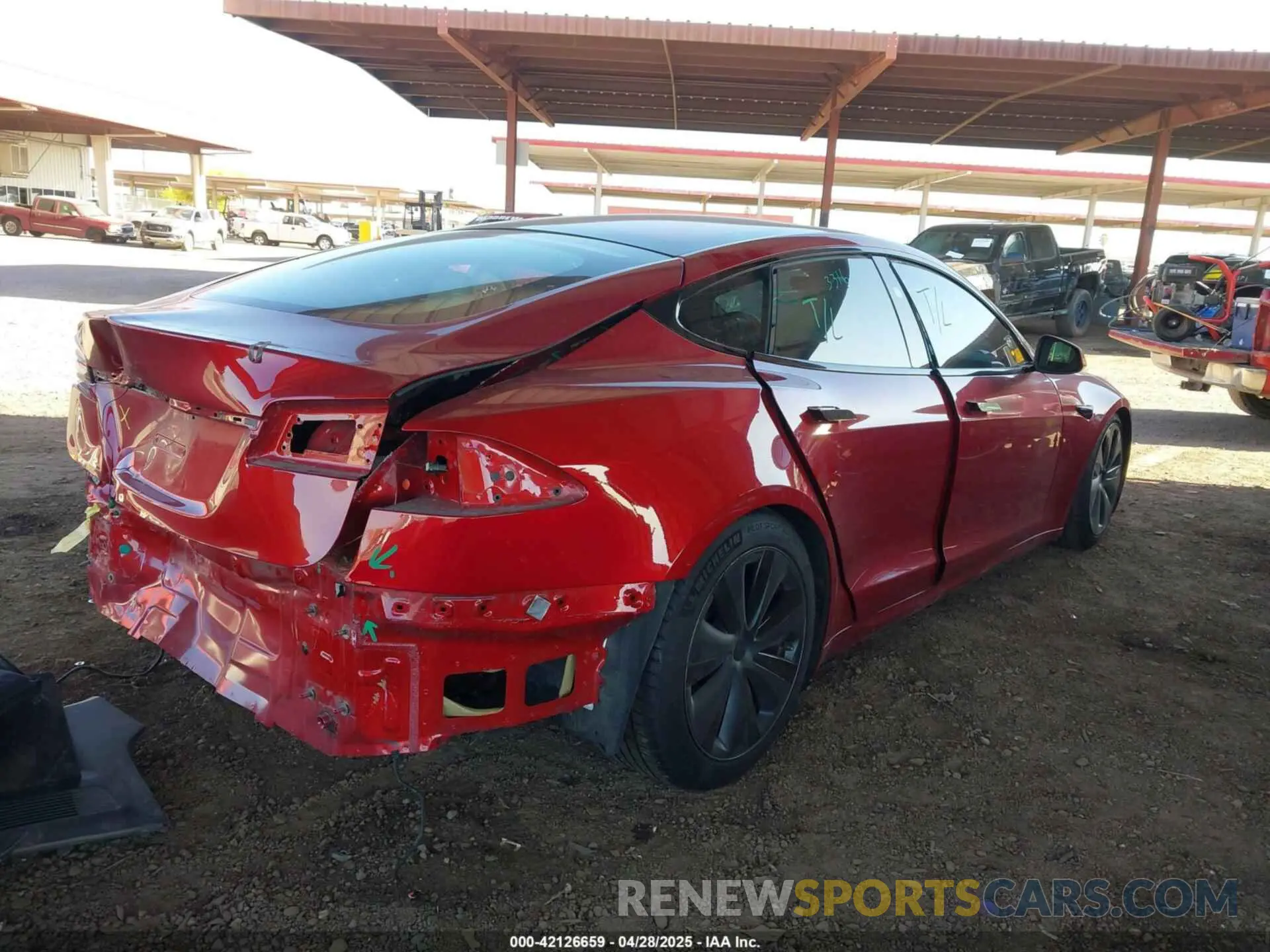 4 fotografías del automóvil dañado 5YJSA1E55PF513708 TESLA MODEL S 2023