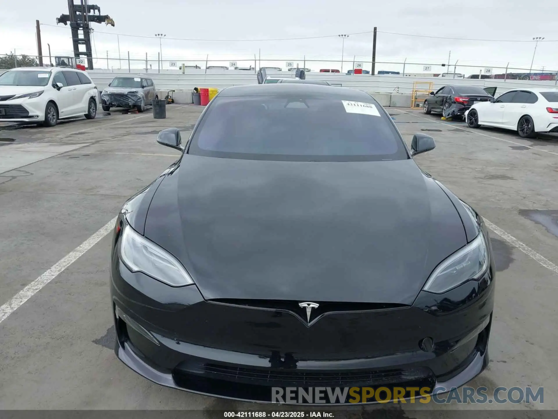 11 fotografías del automóvil dañado 5YJSA1E55PF517922 TESLA MODEL S 2023