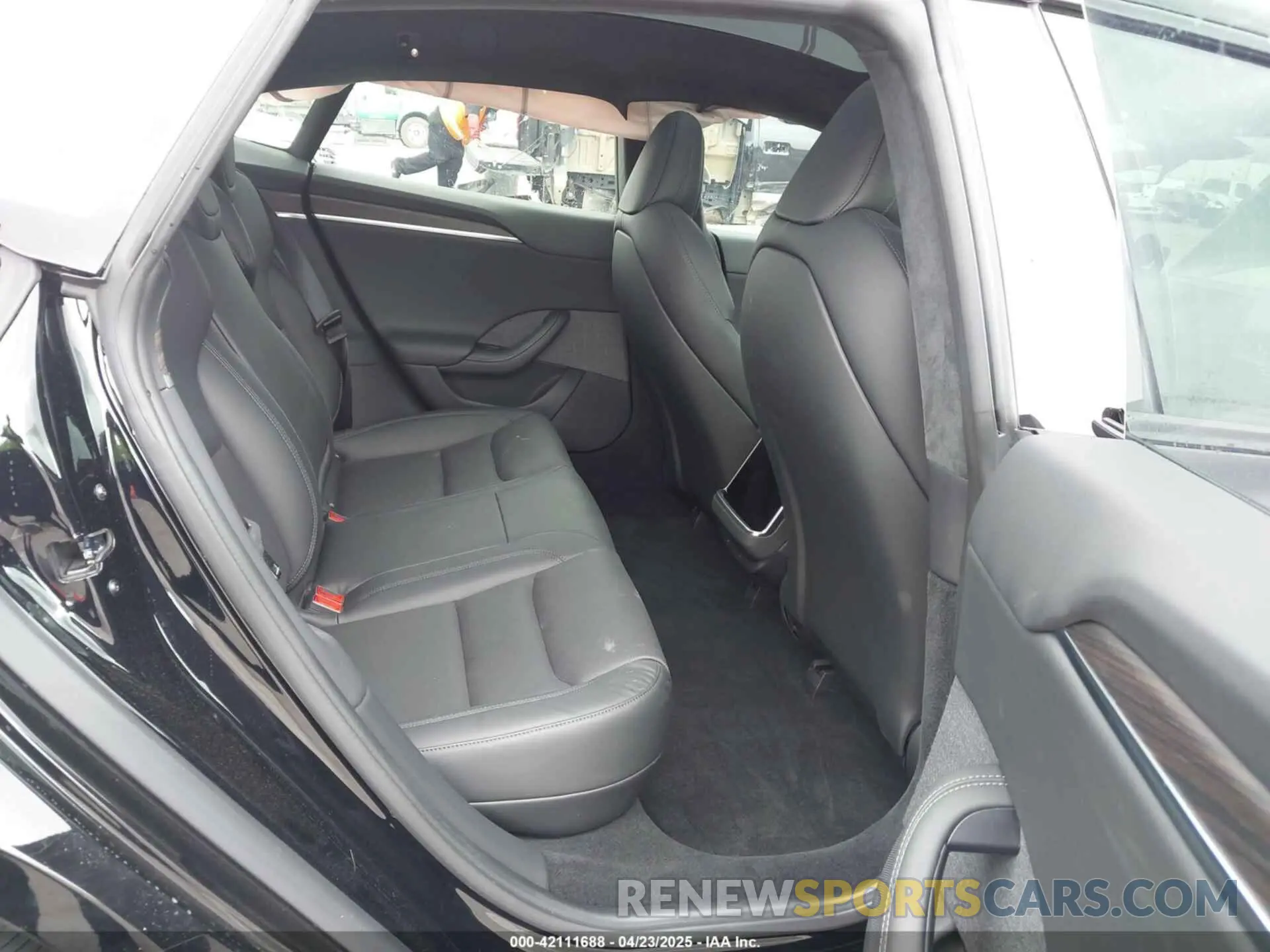 8 fotografías del automóvil dañado 5YJSA1E55PF517922 TESLA MODEL S 2023