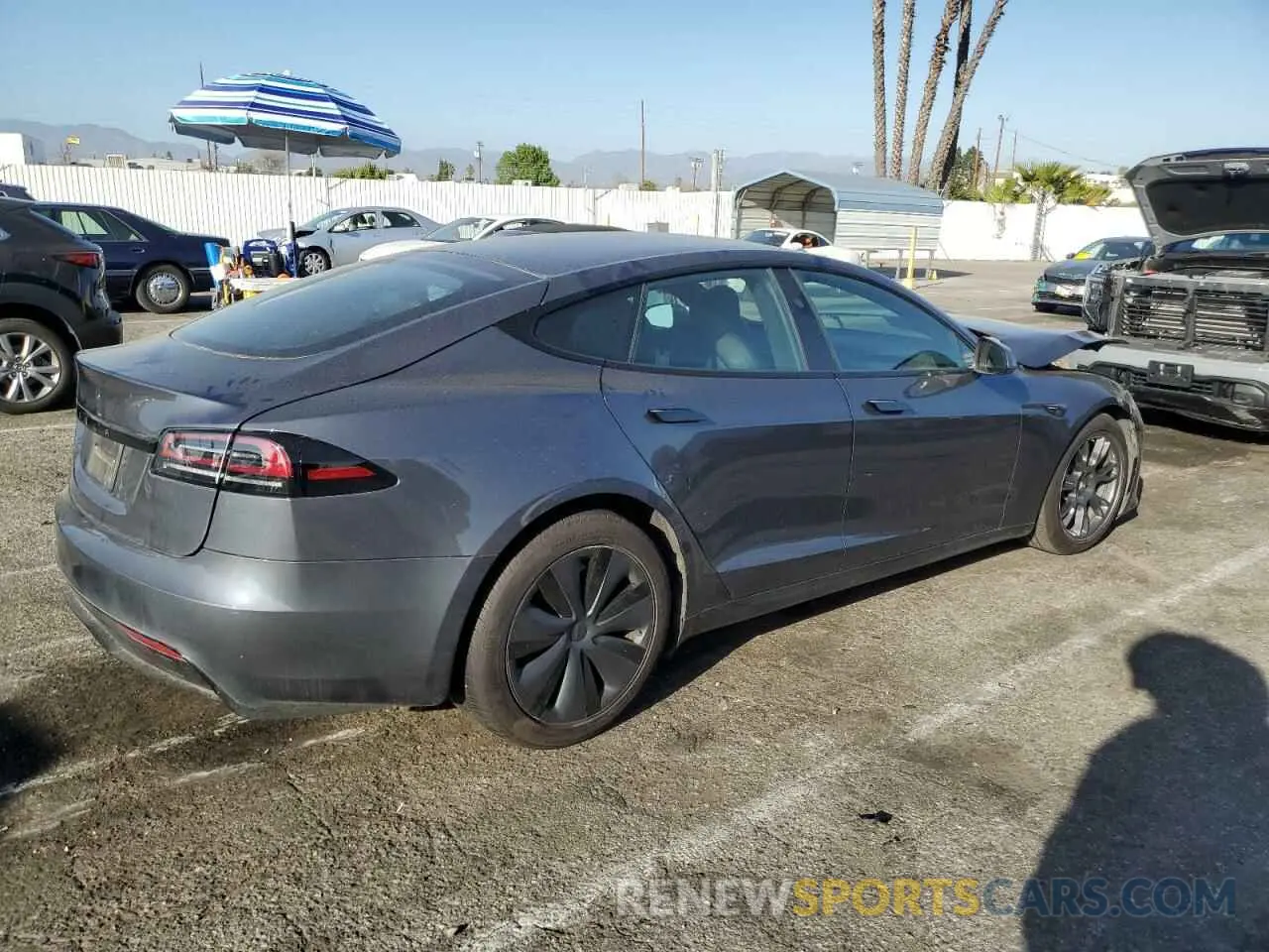 3 fotografías del automóvil dañado 5YJSA1E55PF522232 TESLA MODEL S 2023