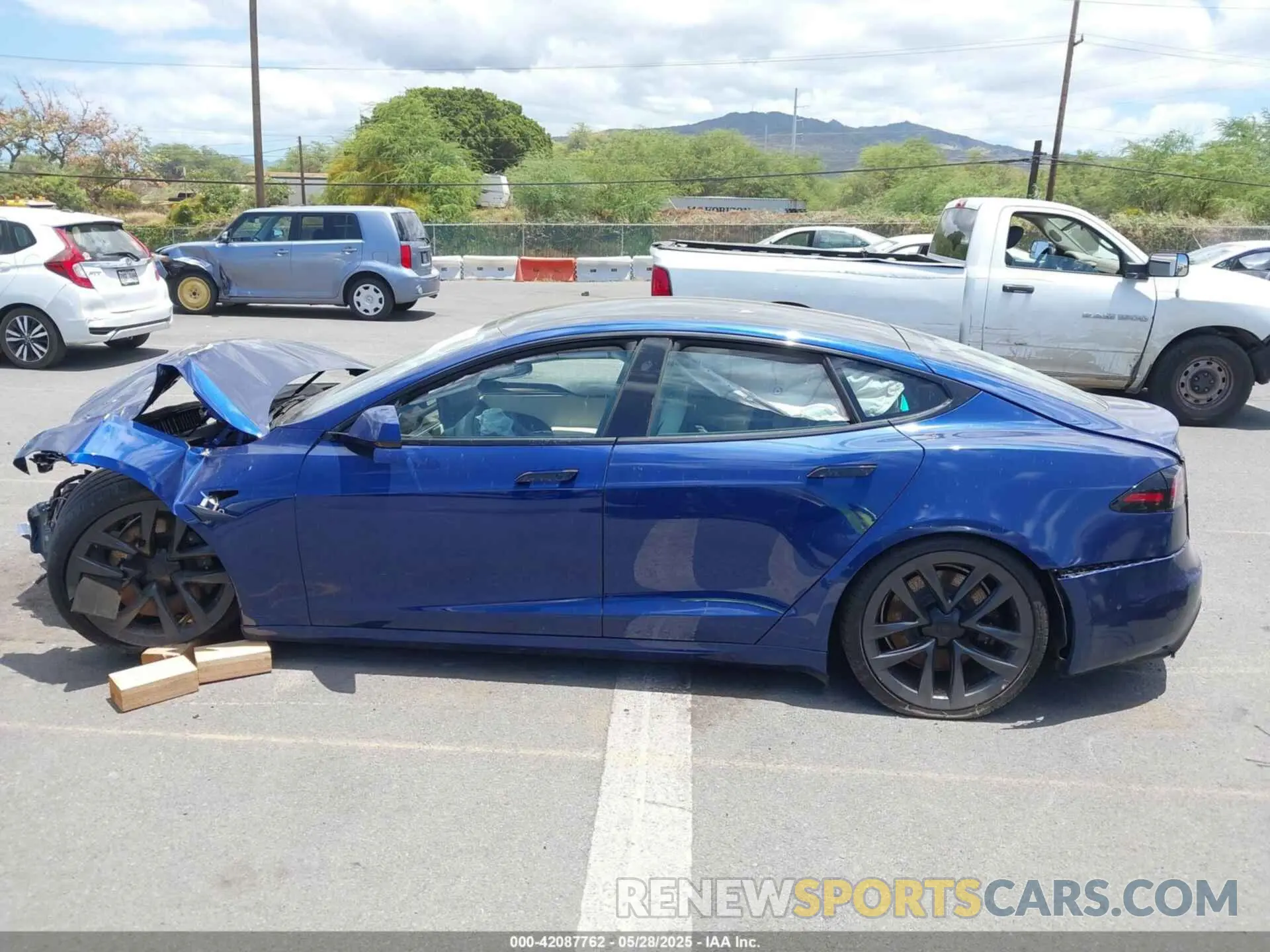 13 fotografías del automóvil dañado 5YJSA1E56PF500871 TESLA MODEL S 2023