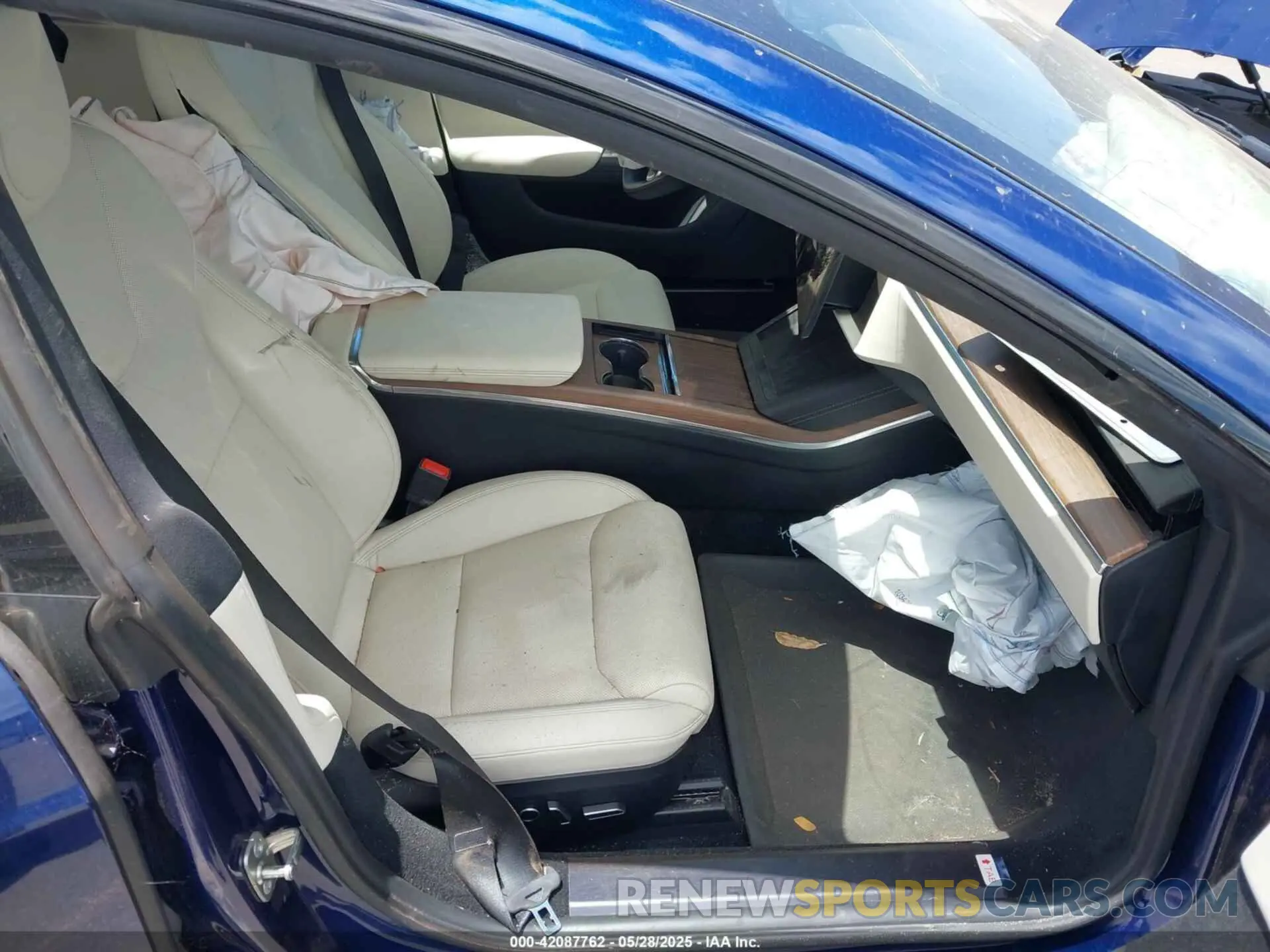 5 fotografías del automóvil dañado 5YJSA1E56PF500871 TESLA MODEL S 2023