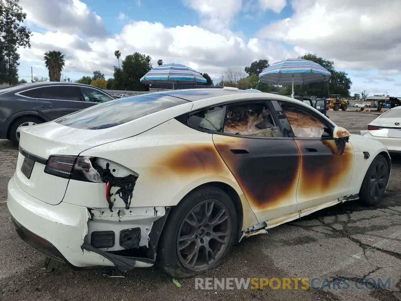 3 fotografías del automóvil dañado 5YJSA1E56PF511207 TESLA MODEL S 2023
