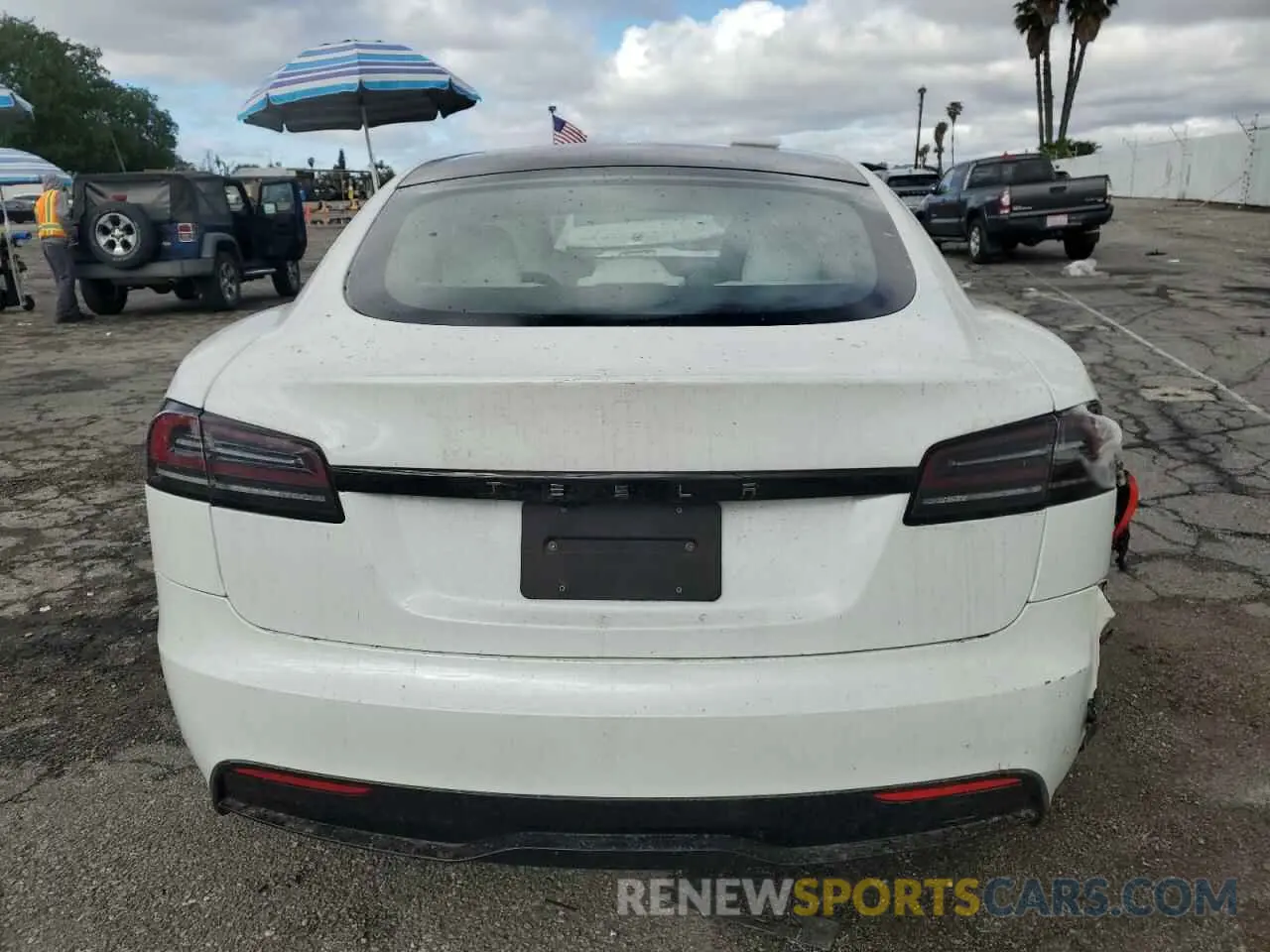 6 fotografías del automóvil dañado 5YJSA1E56PF511207 TESLA MODEL S 2023
