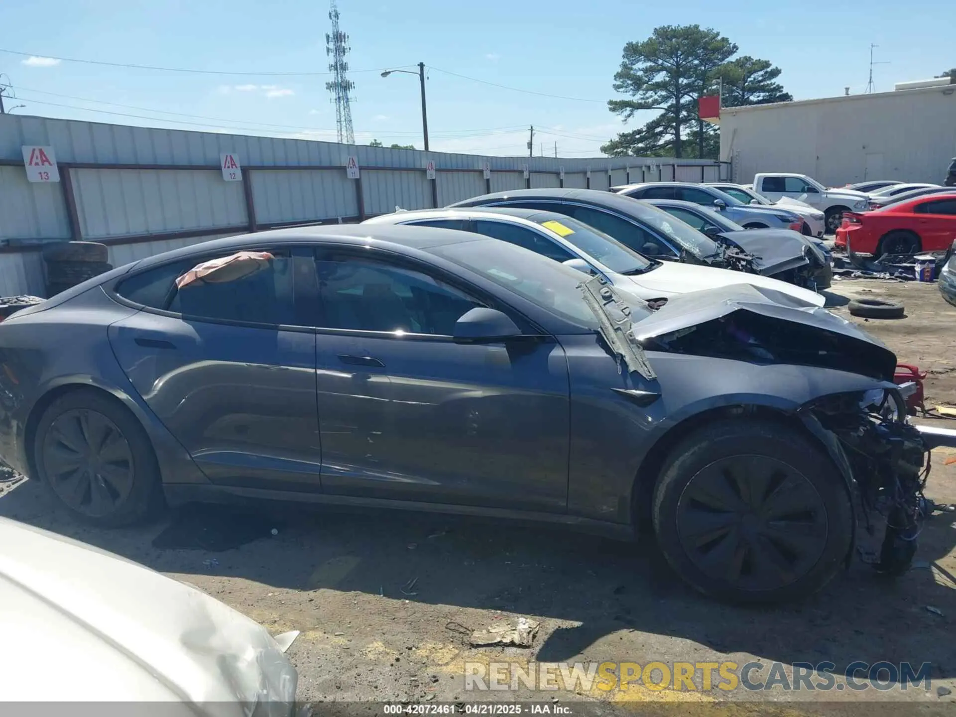 12 fotografías del automóvil dañado 5YJSA1E57PF499455 TESLA MODEL S 2023